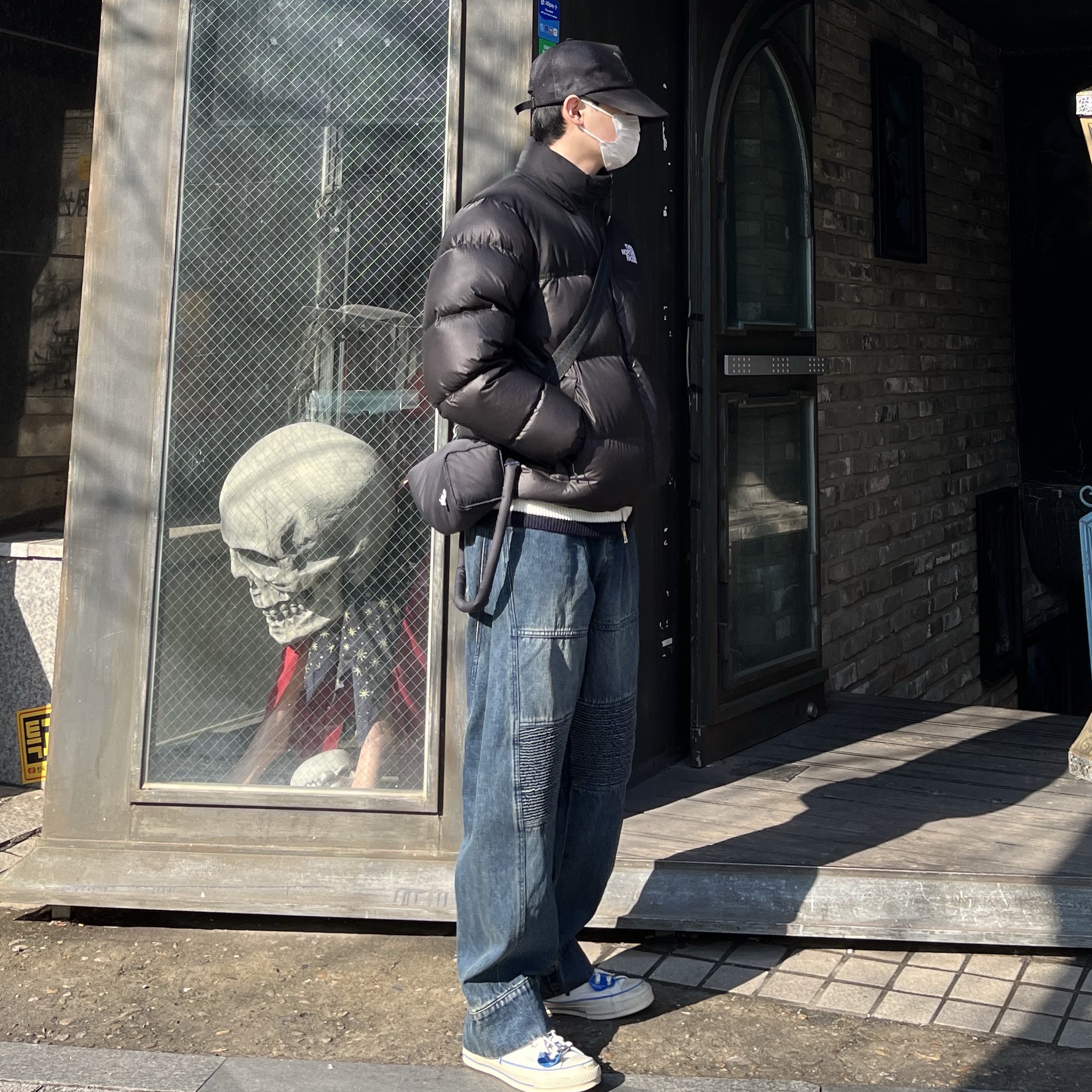 Converse x Ader Error Chuck 70 High White, Ader Error x Zara Shoulder Bag Black 착용 스타일 - 1