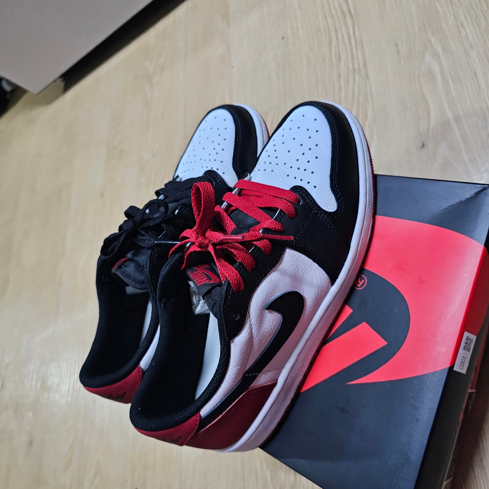 Jordan 1 Retro Low OG Black Toe 착용 스타일 - 2