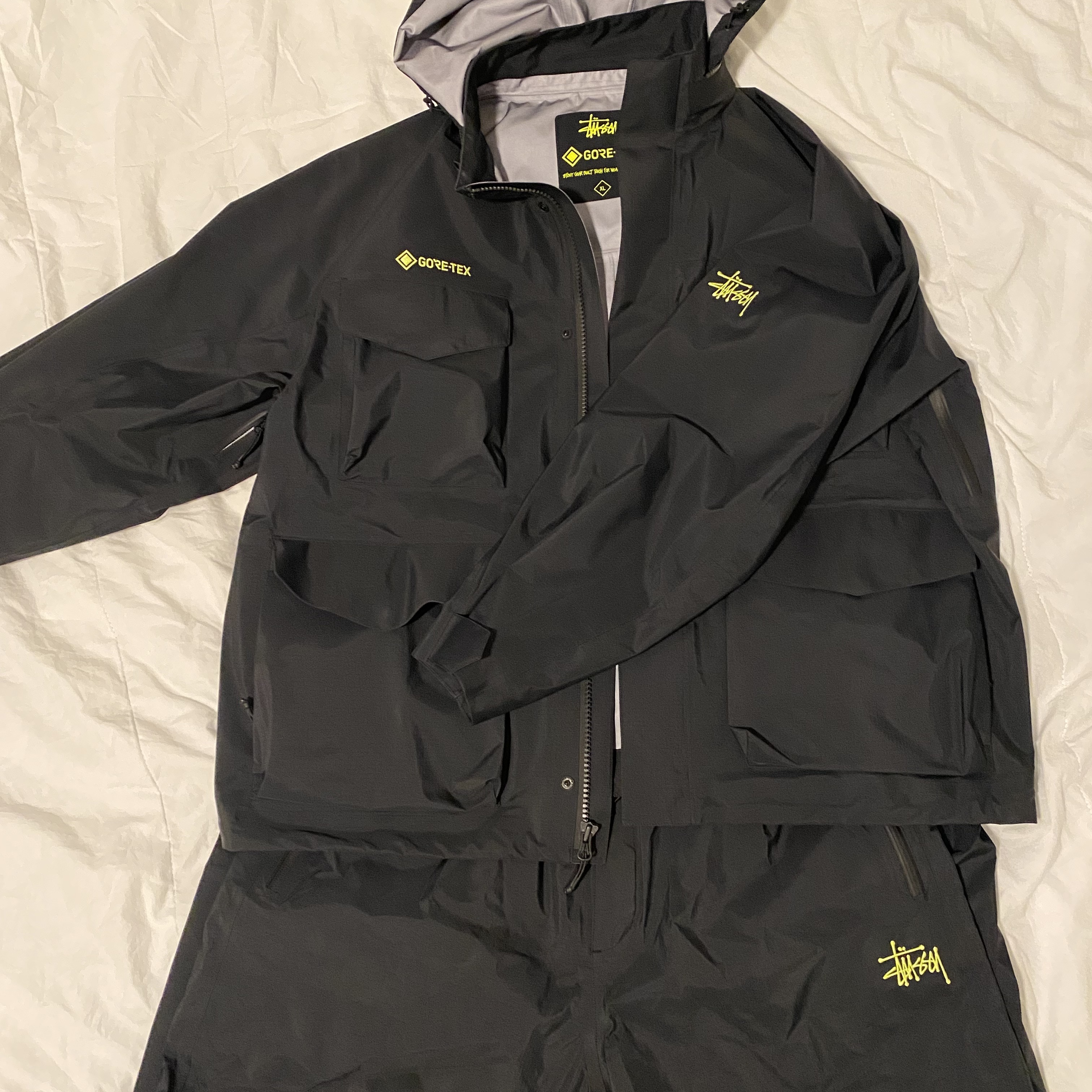 Stussy Gore-Tex M65 Jacket Black, Stussy Gore-Tex Over Trouser Black 착용 스타일 - 1