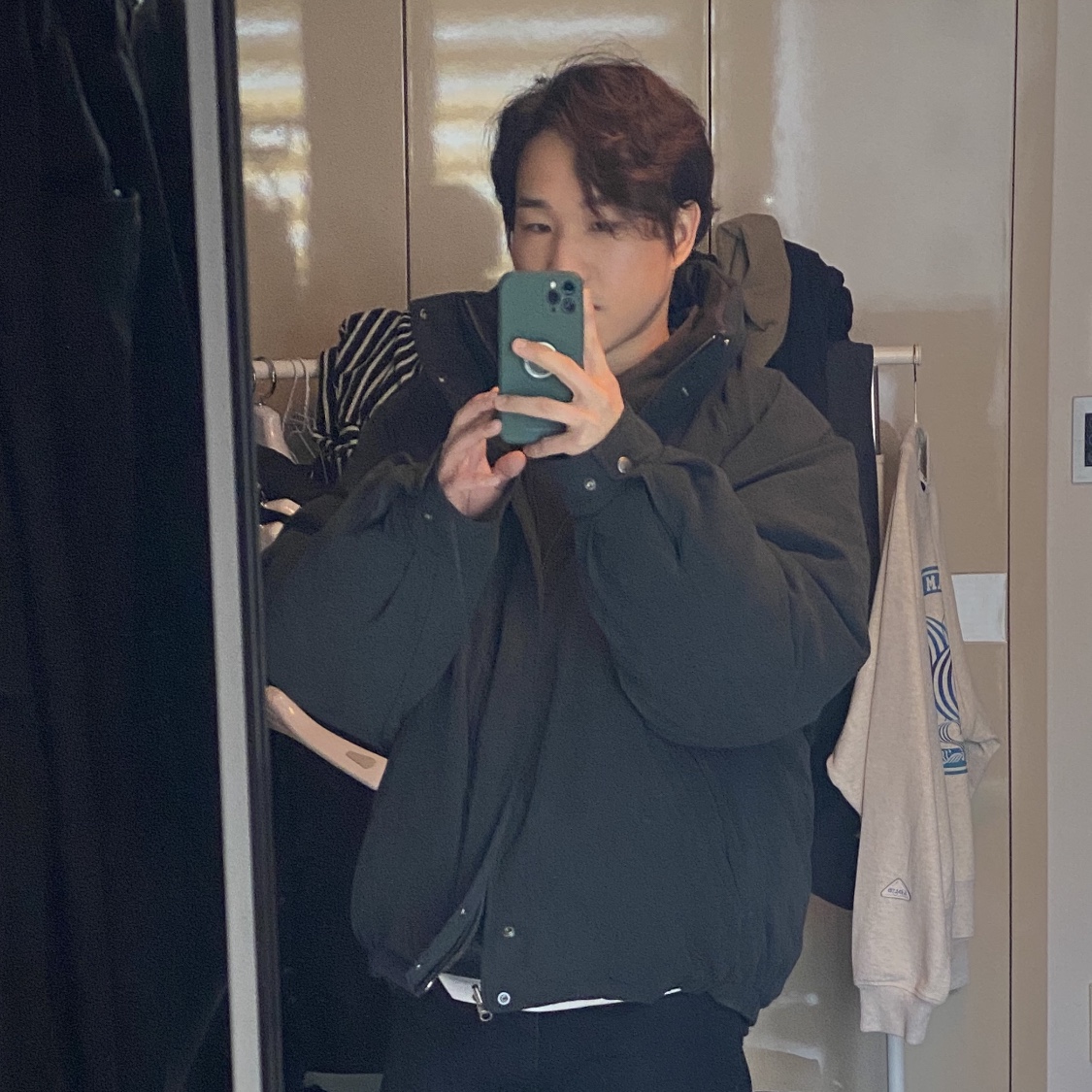 Supreme Reversible Down Puffer Jacket Black - 24SS 착용 스타일 - 1