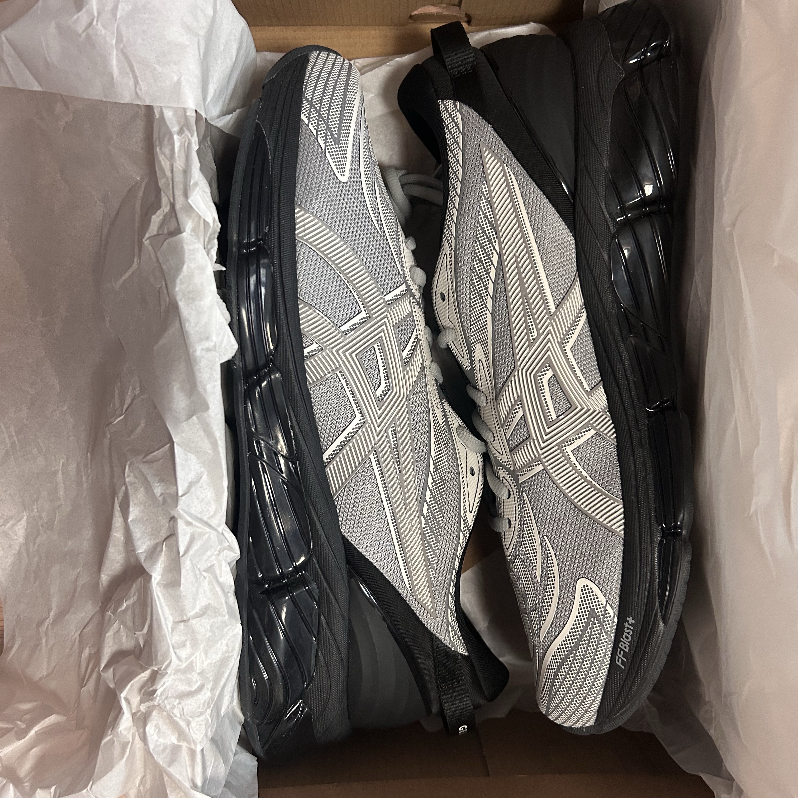 Asics x C.P. Company Gel-Quantum 360 VIII Cement Grey 착용 스타일 - 5