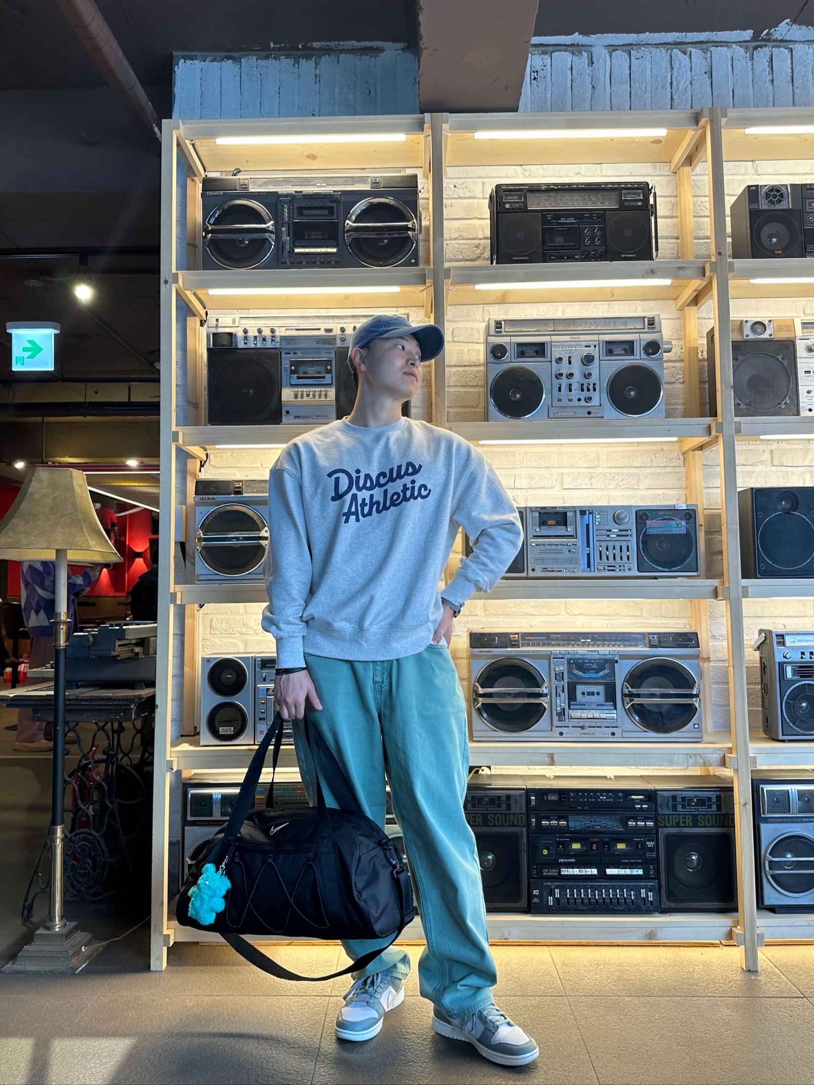 Nike Dunk Low Mica Green, Nike One Club Women's Training Duffle Bag 24L Black White 착용 스타일 - 1