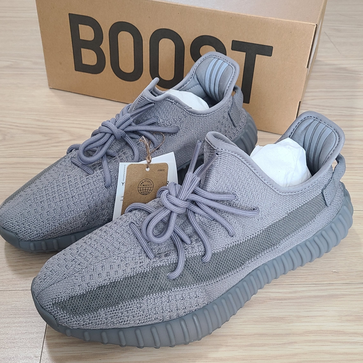 Adidas Yeezy Boost 350 V2 Steel Grey 착용 스타일 - 5