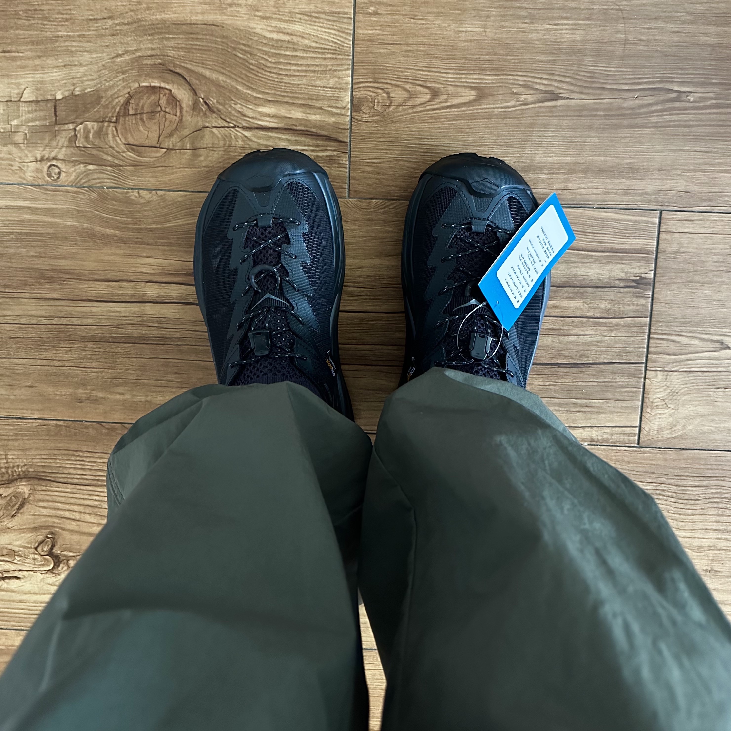 Hoka Hopara 2 Black 착용 스타일 - 1