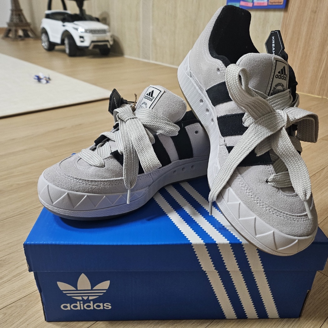 Adidas Adimatic Grey One 착용 스타일