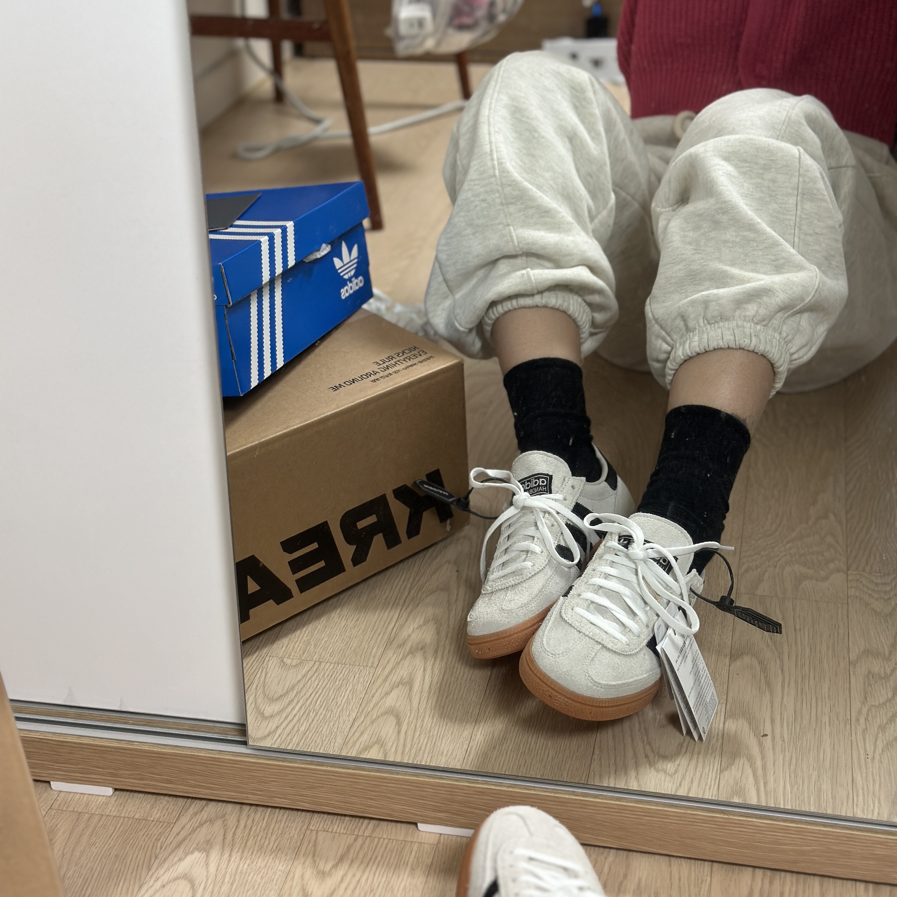 (W) Adidas Spezial Handball Aluminium Core Black 착용 스타일 - 1