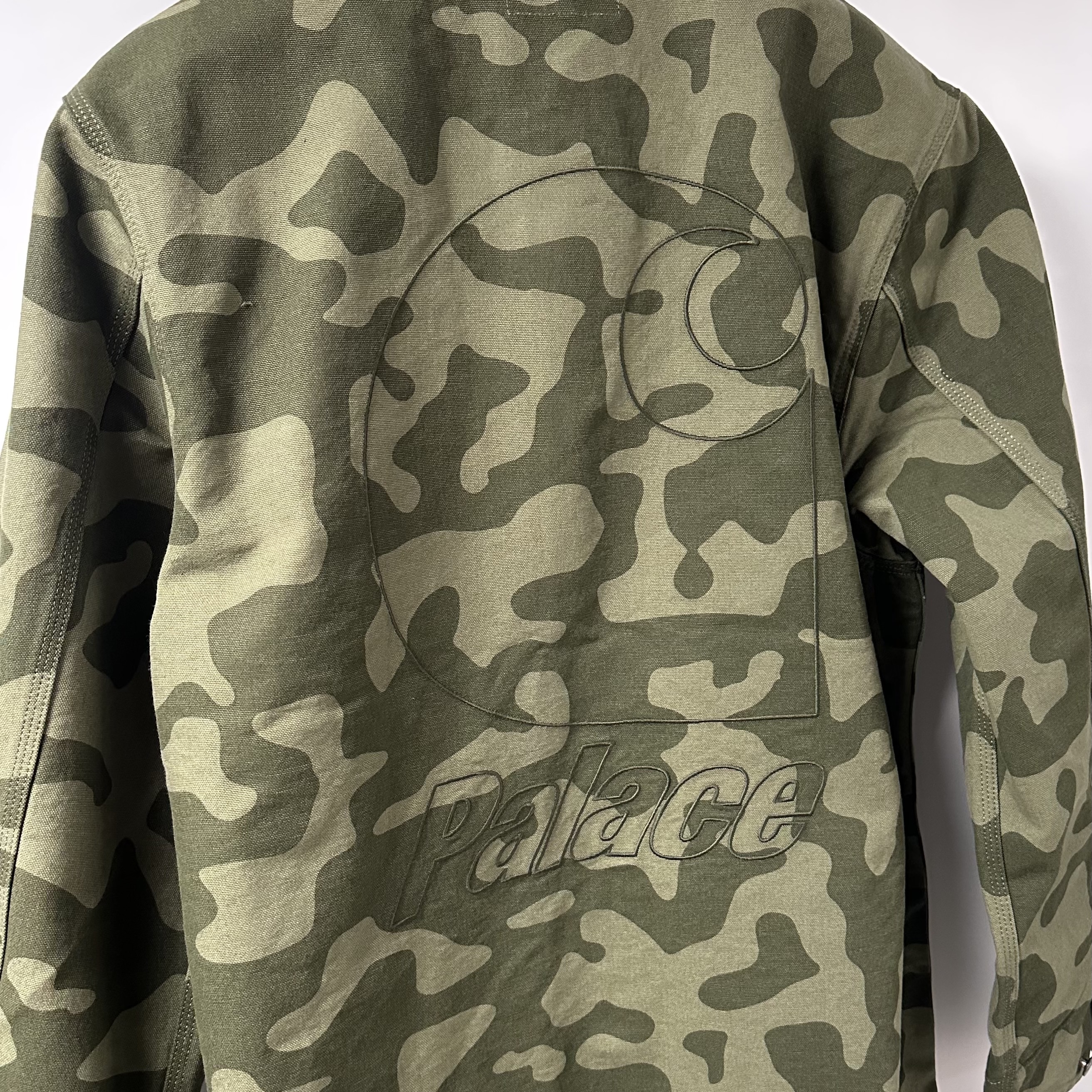 Palace x Carhartt WIP Michigan Coat Dollar Green Camo - 23FW 착용 스타일 - 2