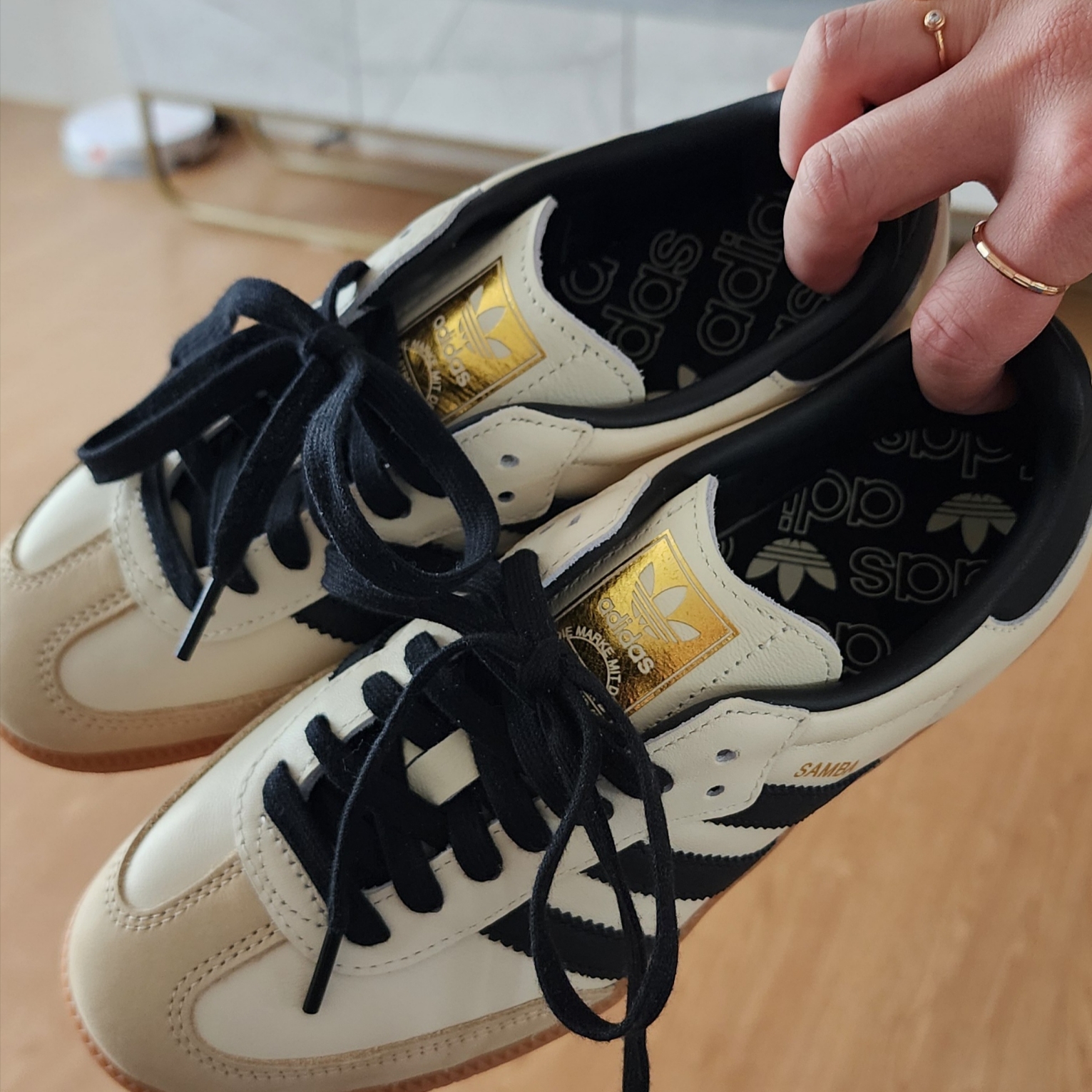 (W) Adidas Samba OG Cream White Core Black 착용 스타일 - 2