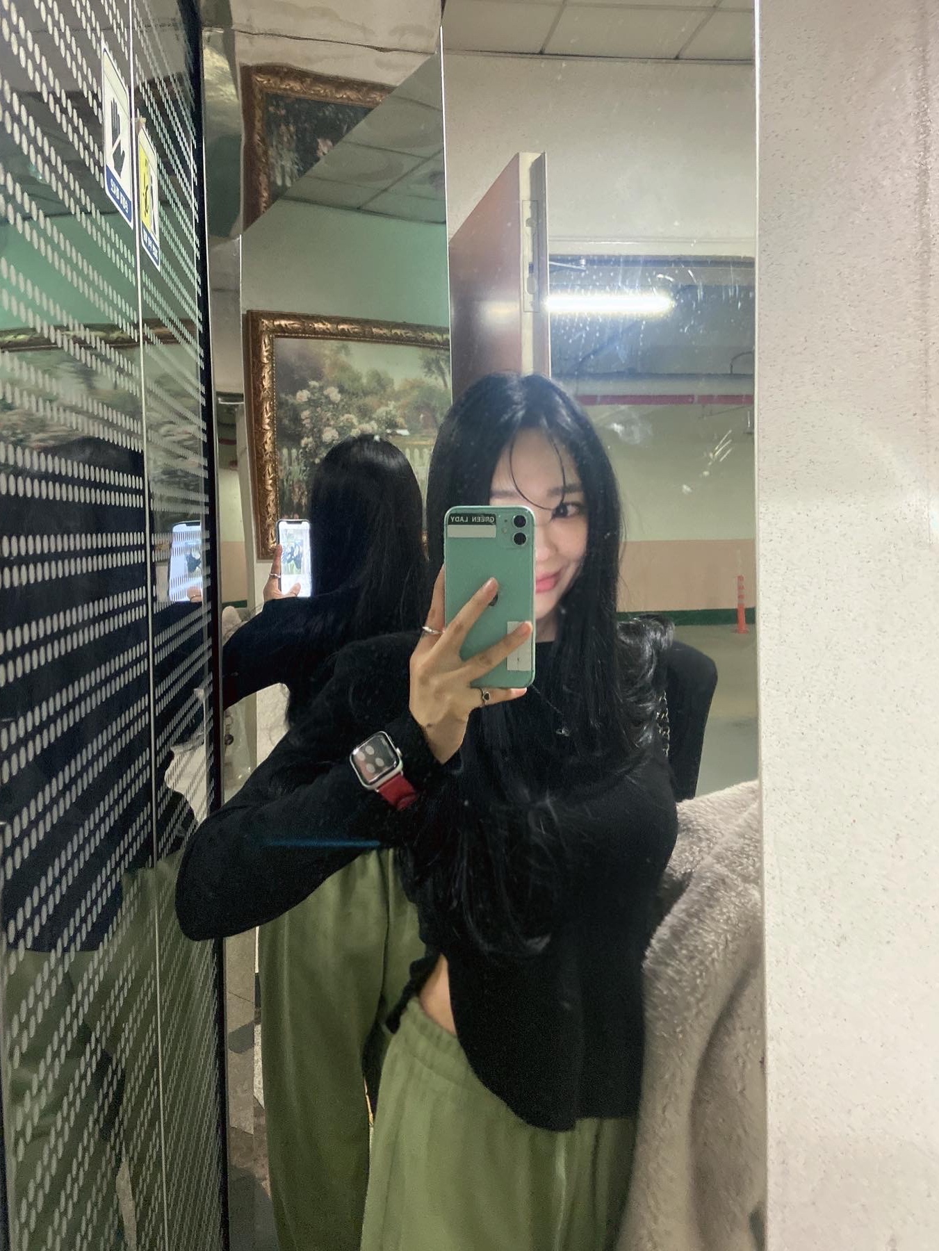 Cardinal Red Hawoo-A Bag Black, Vivienne Westwood Mini Bas Relief Pendant Silver 착용 스타일 - 2