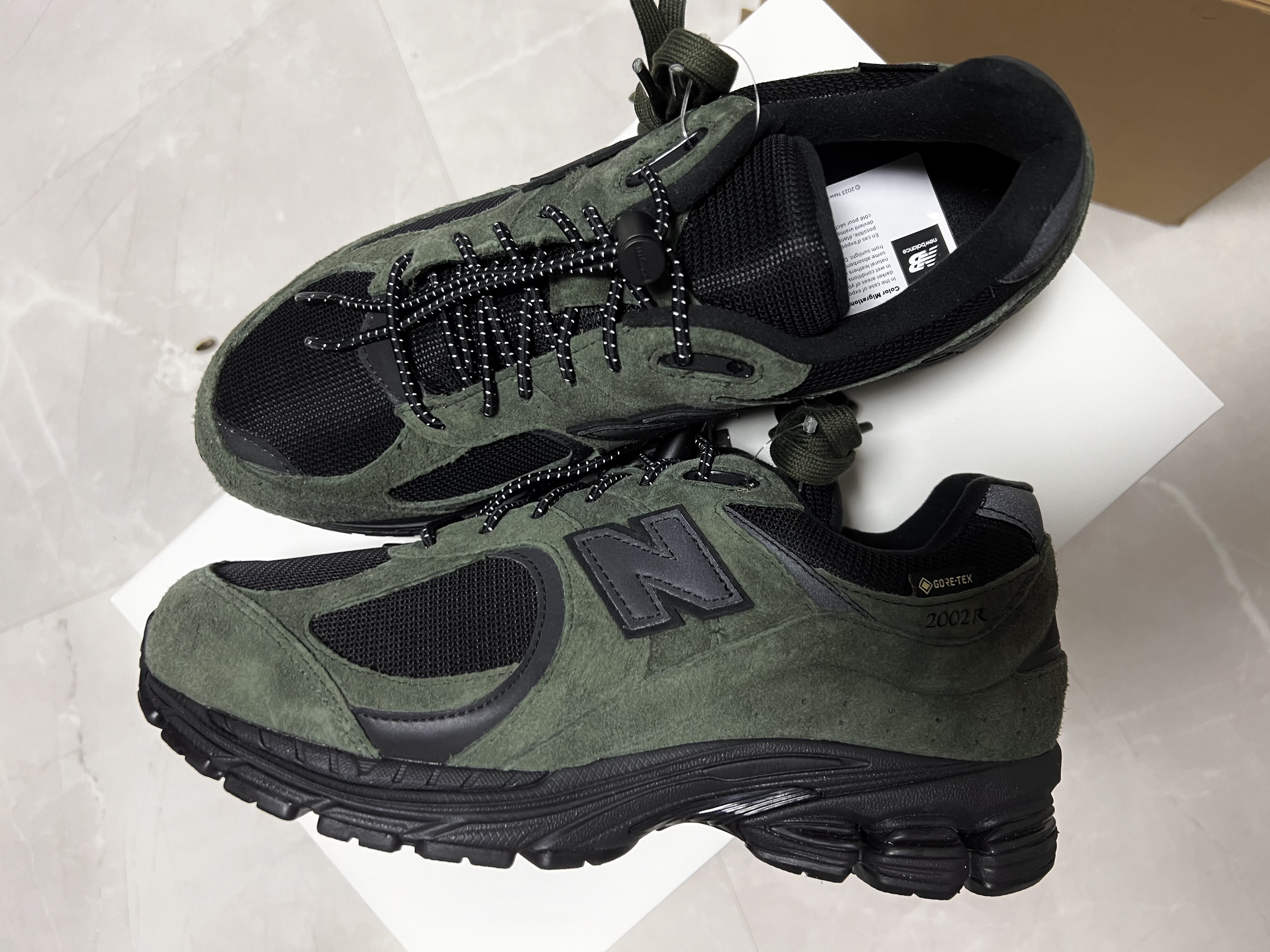 New Balance x JJJJound 2002R Gore-Tex Pine 착용 스타일
