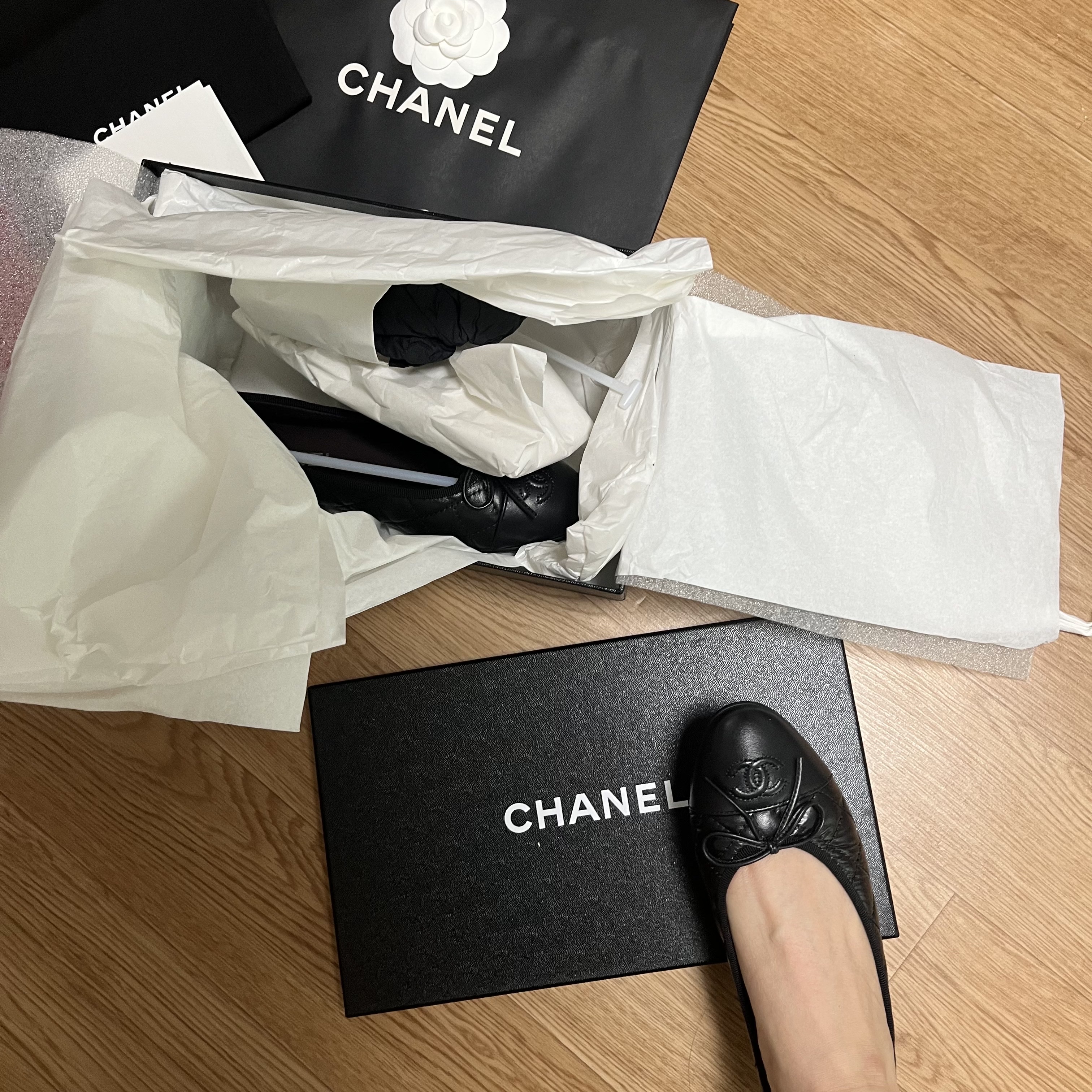 (W) Chanel Ballerina Flat Aged Calfskin & Black 착용 스타일