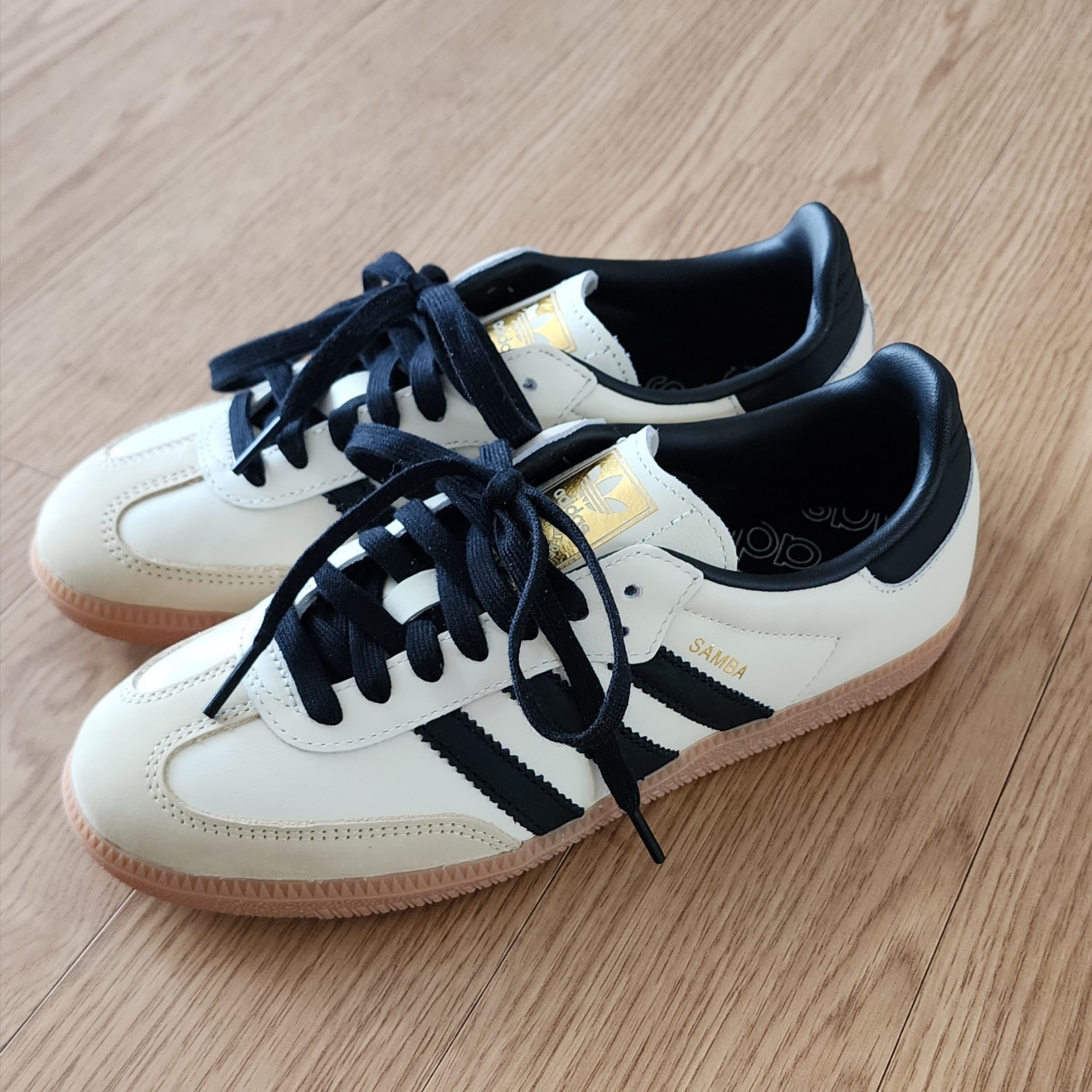 (W) Adidas Samba OG Cream White Core Black 착용 스타일 - 1