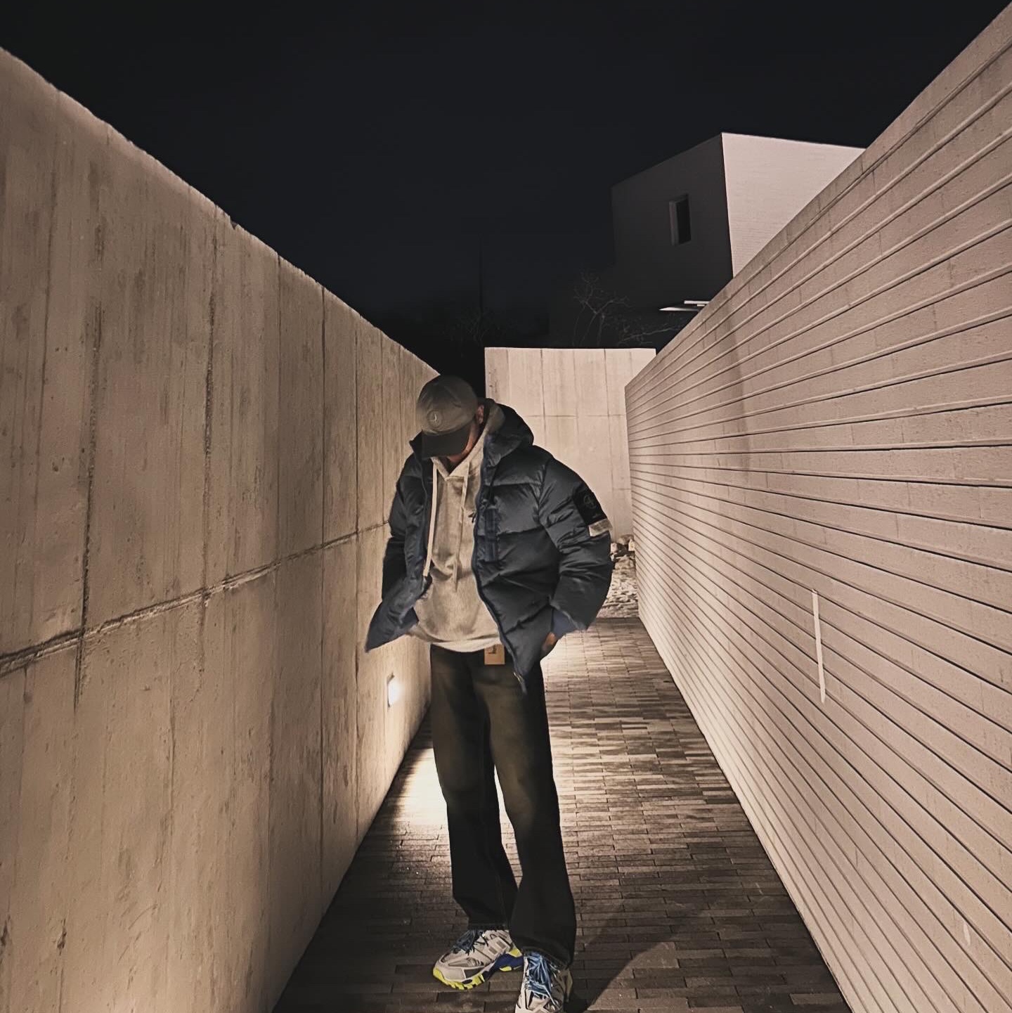Stone Island 43619 Nylon Metal Econyl Regenerated Nylon Down Jacket Powder Blue - 22FW, Stone Island 99576 Nylon Metal 6-Panel Cap Stucco - 23FW 착용 스타일 - 1