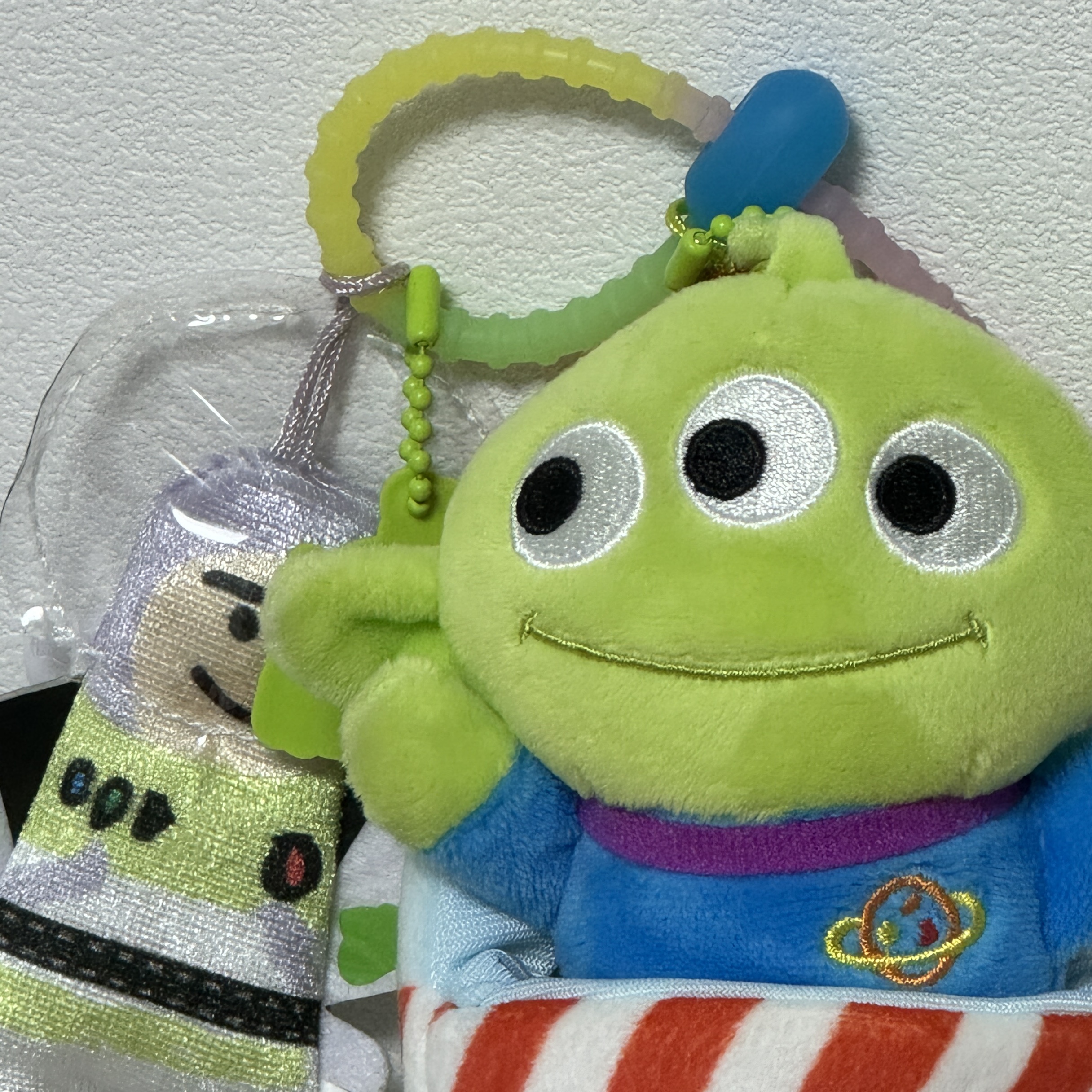 Monamhee Creami Keyring Cream - KREAM Exclusive, Cosymosy Mini Bird Bird Keyring Light Gray 착용 스타일 - 8