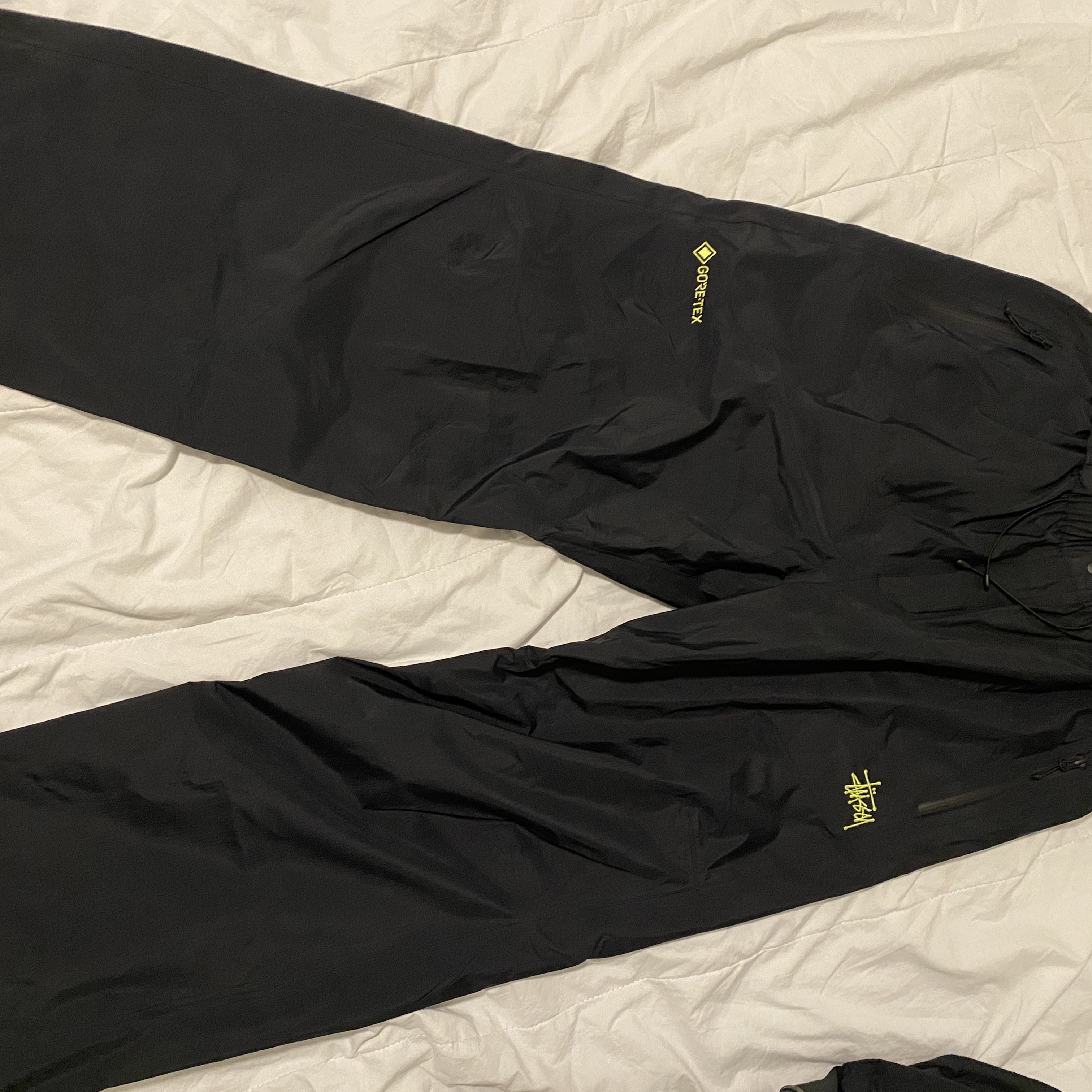 Stussy Gore-Tex M65 Jacket Black, Stussy Gore-Tex Over Trouser Black 착용 스타일 - 3