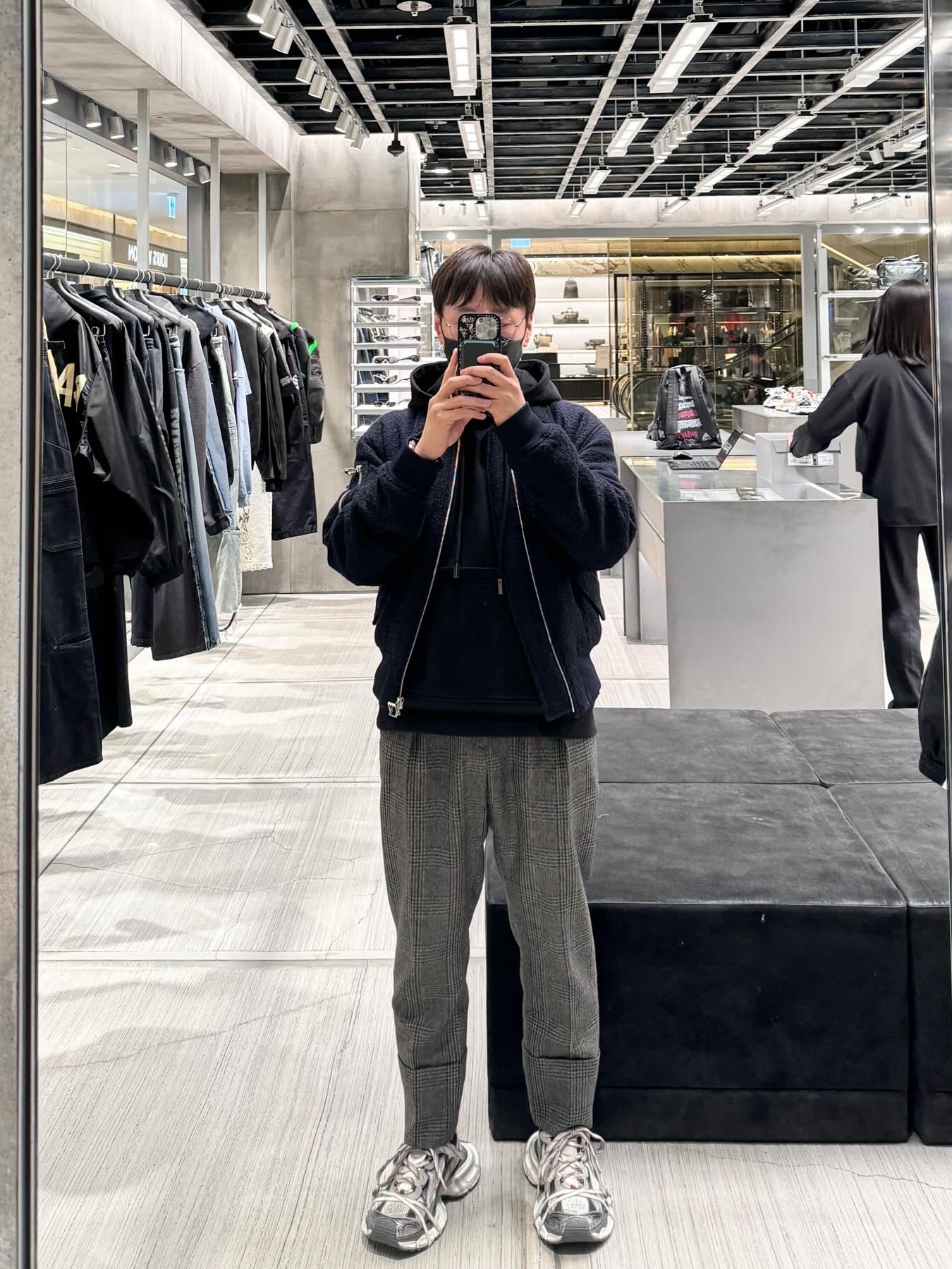 Wooyoungmi Flower Back Logo Hooded T-Shirt Black - 24SS, Wooyoungmi Tweed Blouson Jumper Navy - 23SS 착용 스타일 - 1