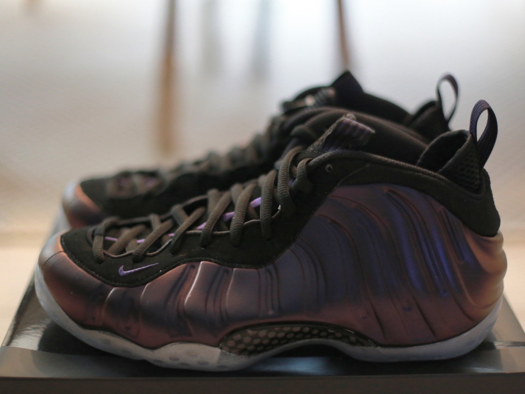 Nike Air Foamposite One Black Varsity Purple 착용 스타일 - 1