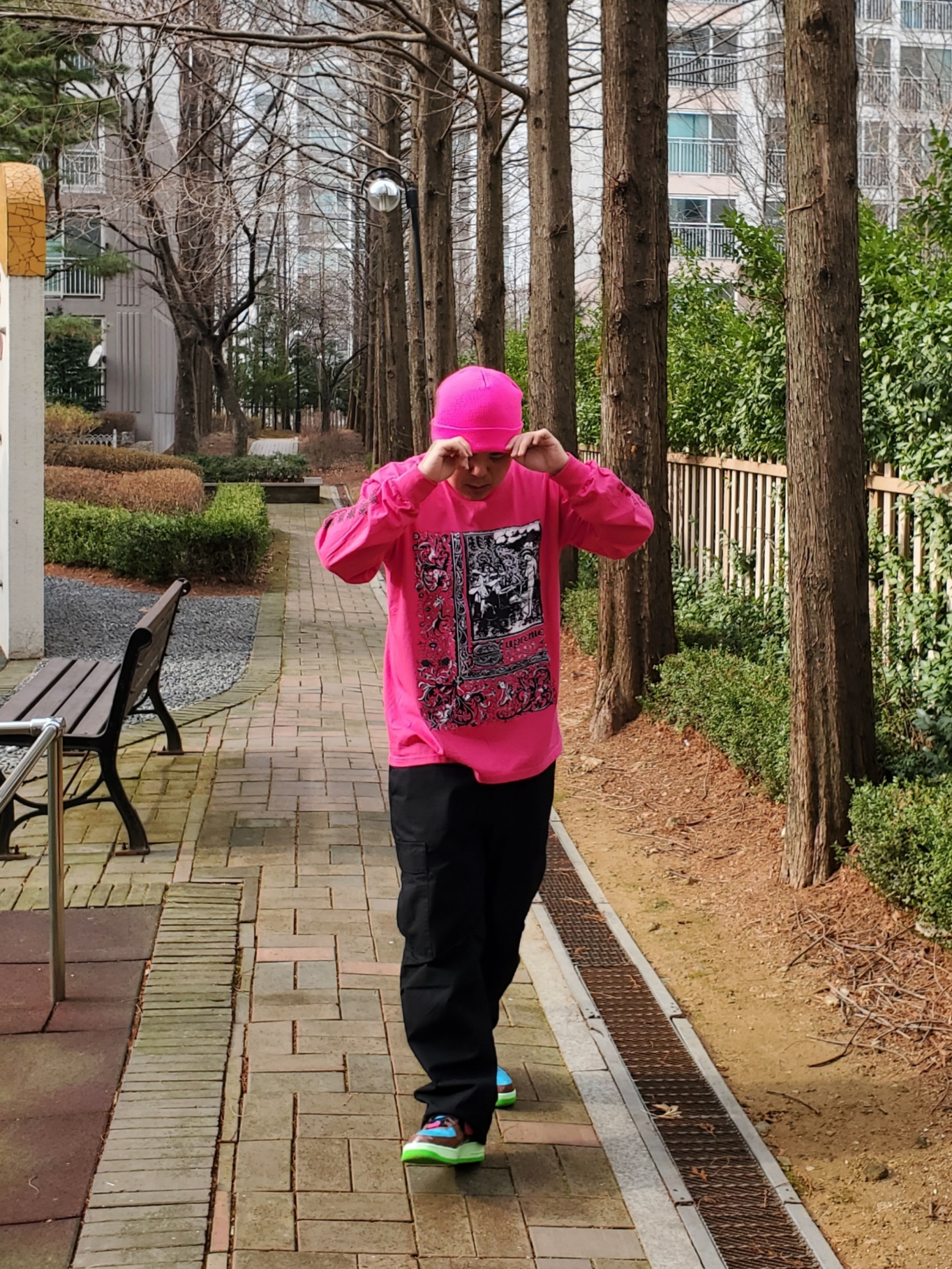 Supreme Saint Sebastian LS T-Shirt Pink - 24SS, Nike x Undefeated Air Force 1 Low SP Multi Patent Pink Prime 착용 스타일 - 1
