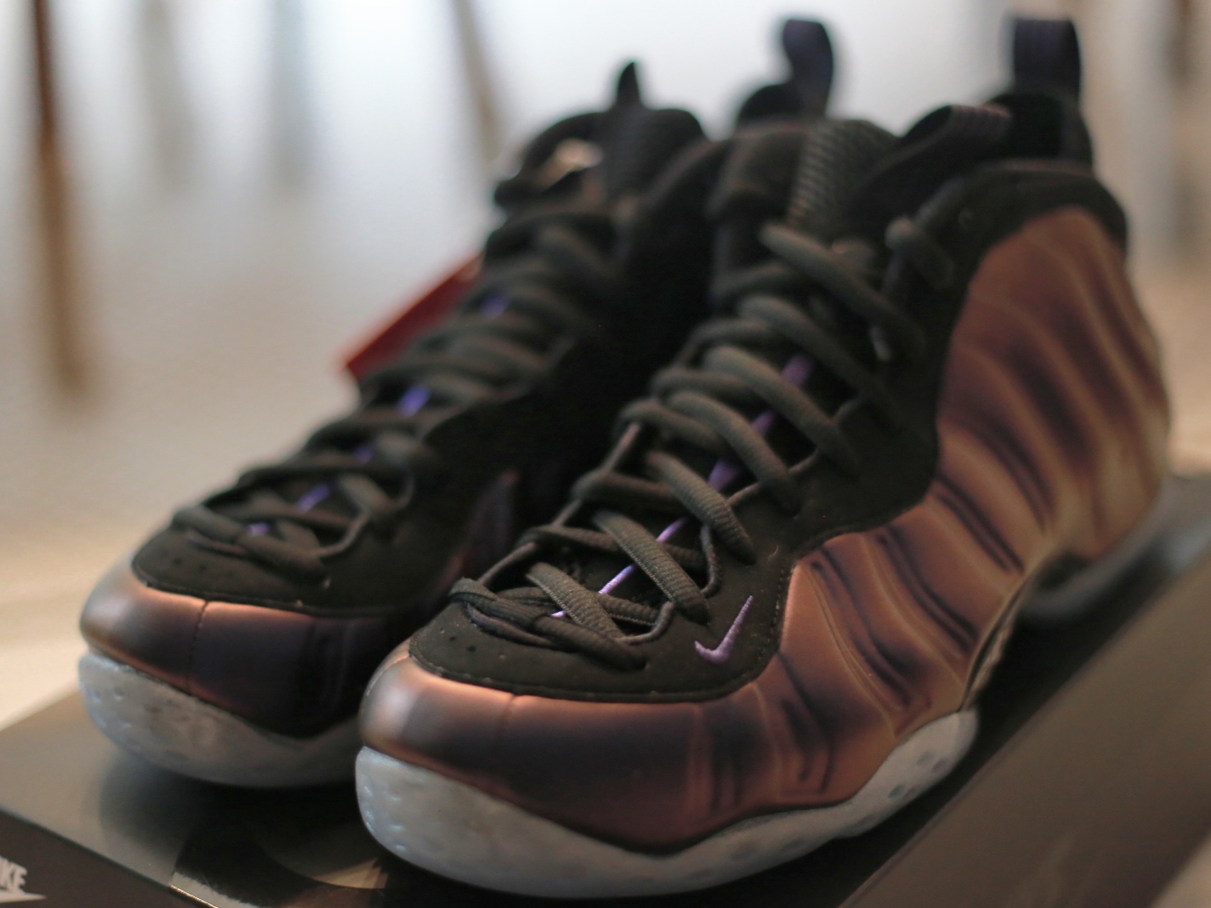 Nike Air Foamposite One Black Varsity Purple 착용 스타일 - 2