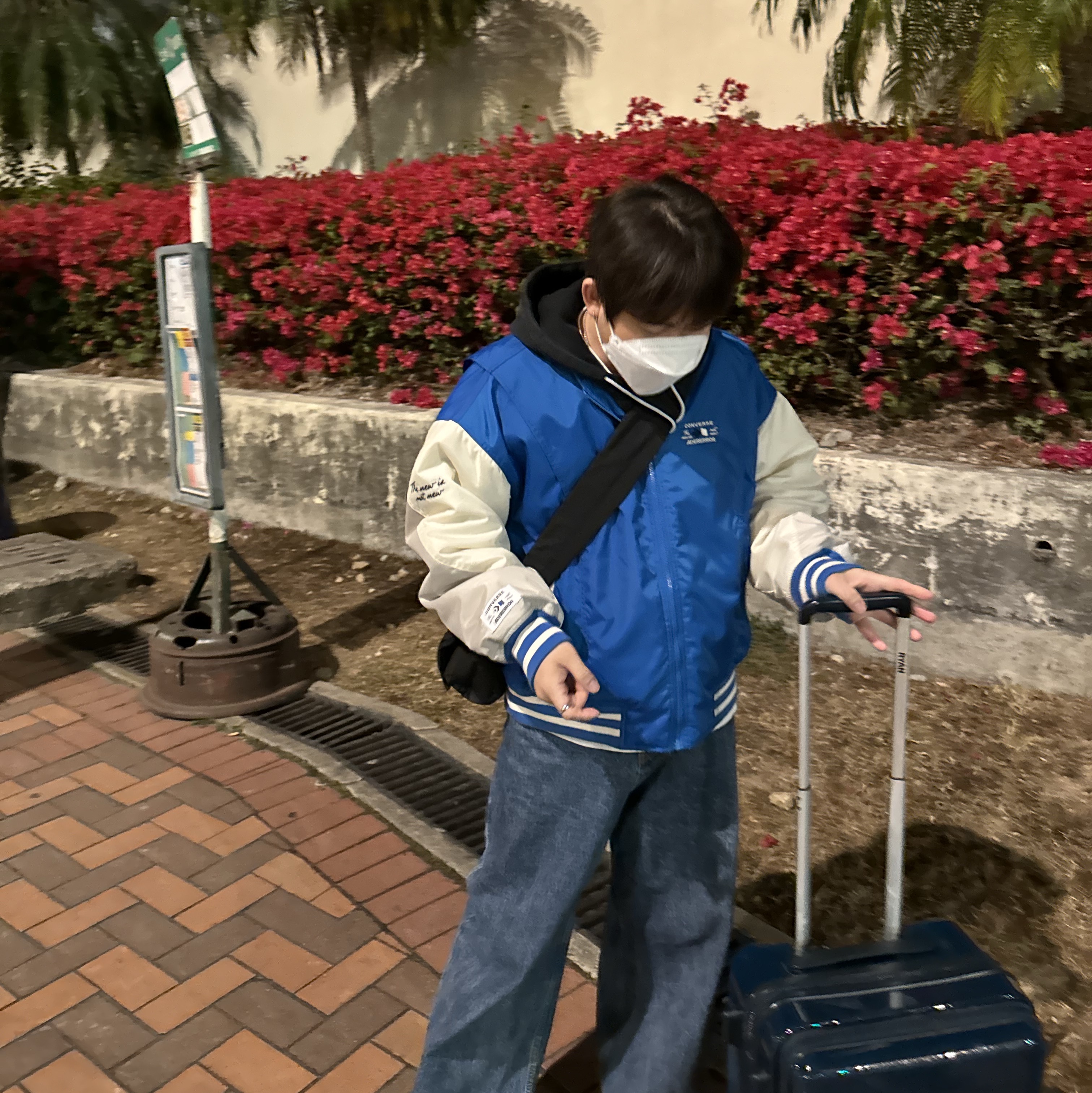 Converse x Ader Error Shapes Varsity Jacket Cobalt, Ader Error x Zara Twill Cap Blue 착용 스타일 - 1