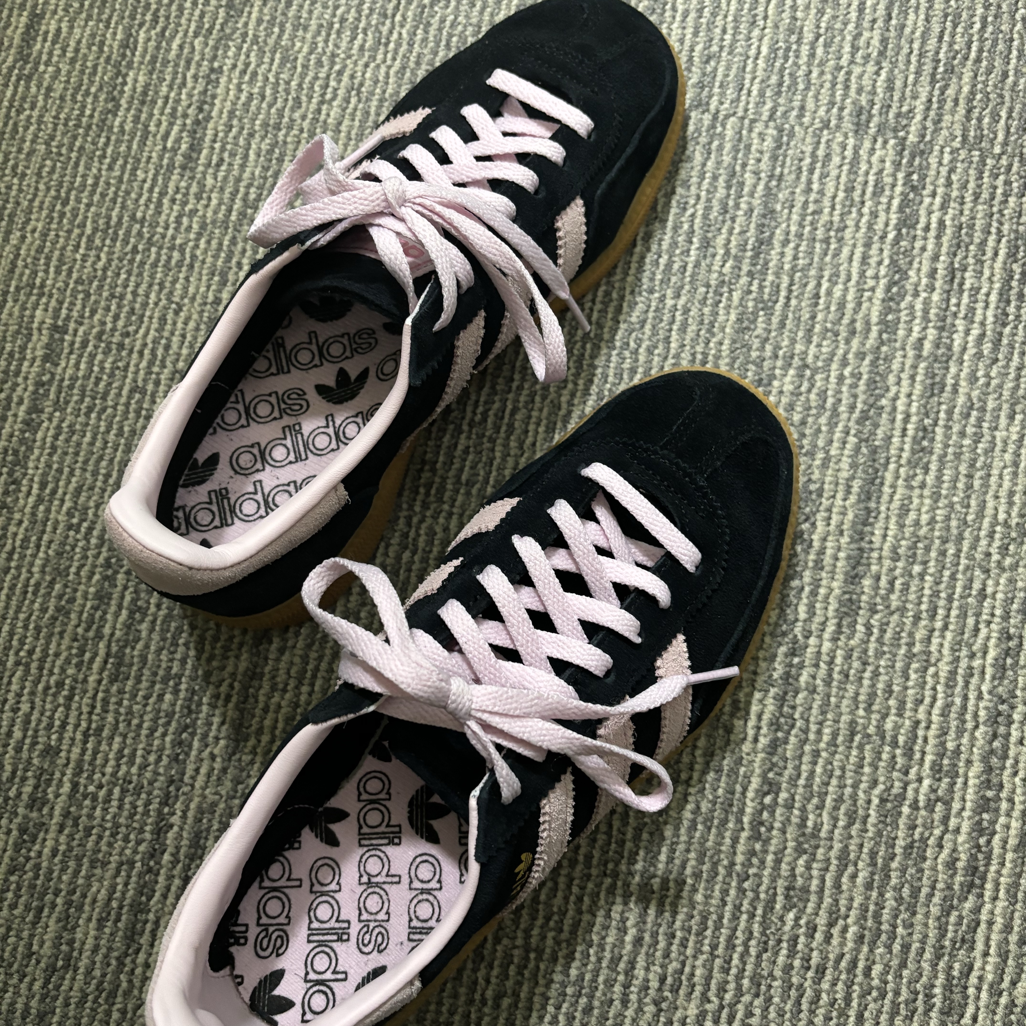 (W) Adidas Spezial Handball Core Black Clear Pink 착용 스타일