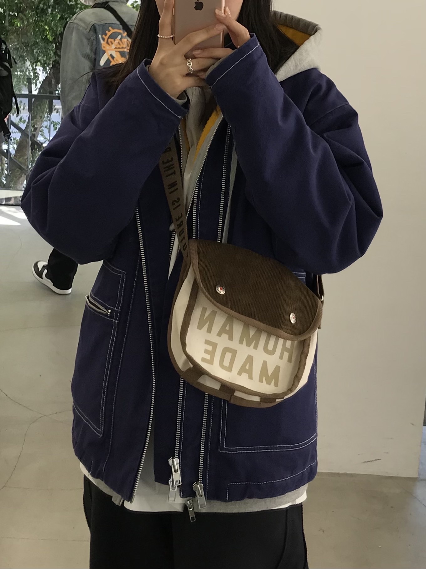 Human Made Shoulder Bag Brown, Supreme x Nike Double Zip Quilted Work Jacket Navy - 18FW 착용 스타일