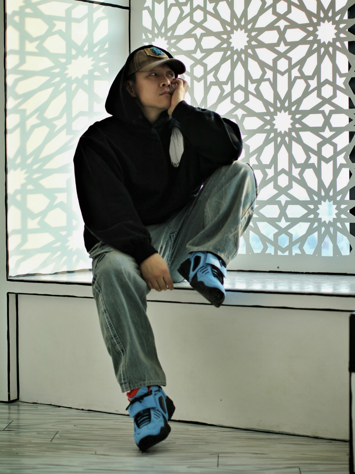 Stussy Basic Stussy T-Shirt White 2023, True Religion Bullet Pocket Denim Pants Light Indigo 착용 스타일 - 1