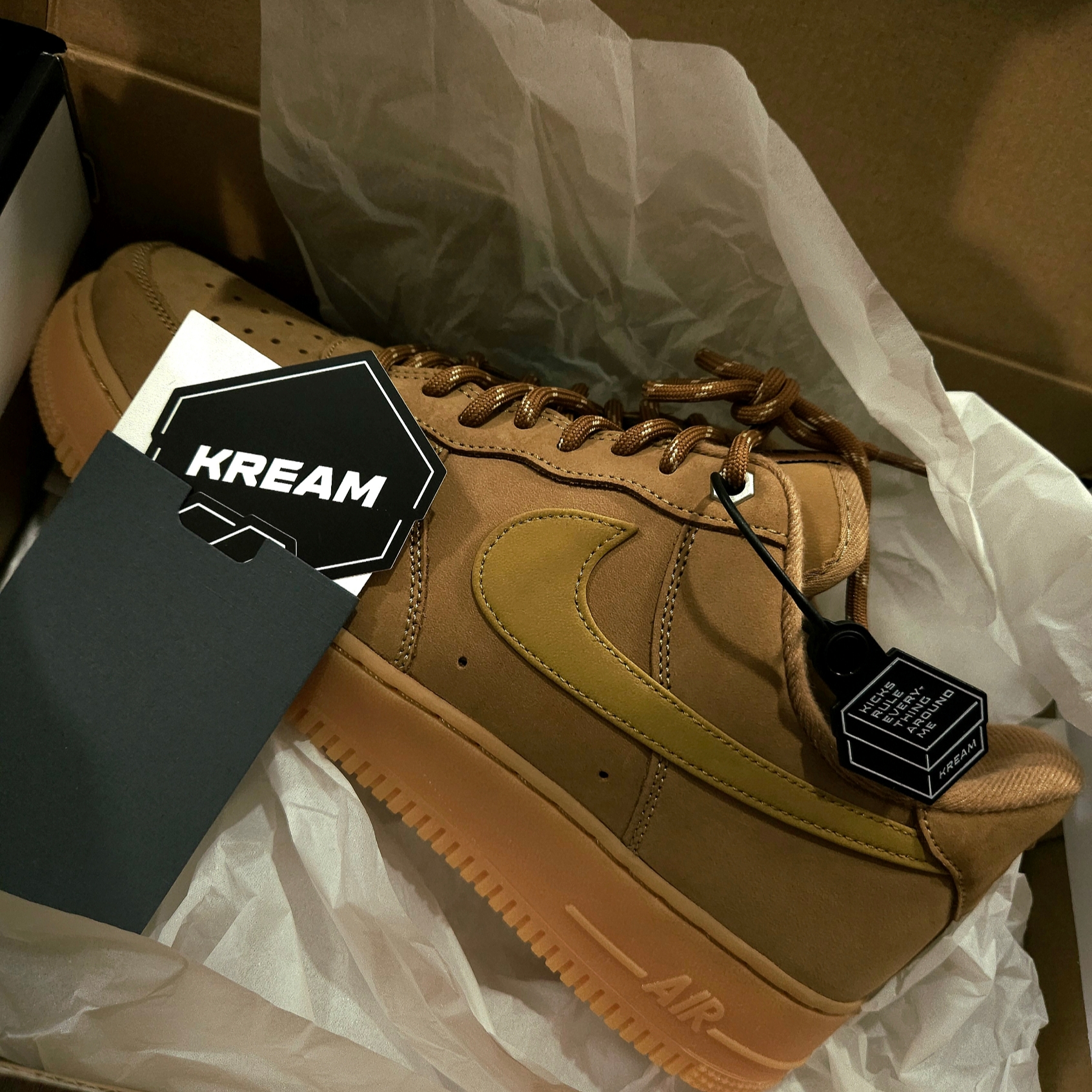 Nike Air Force 1 '07 WB Flax 착용 스타일