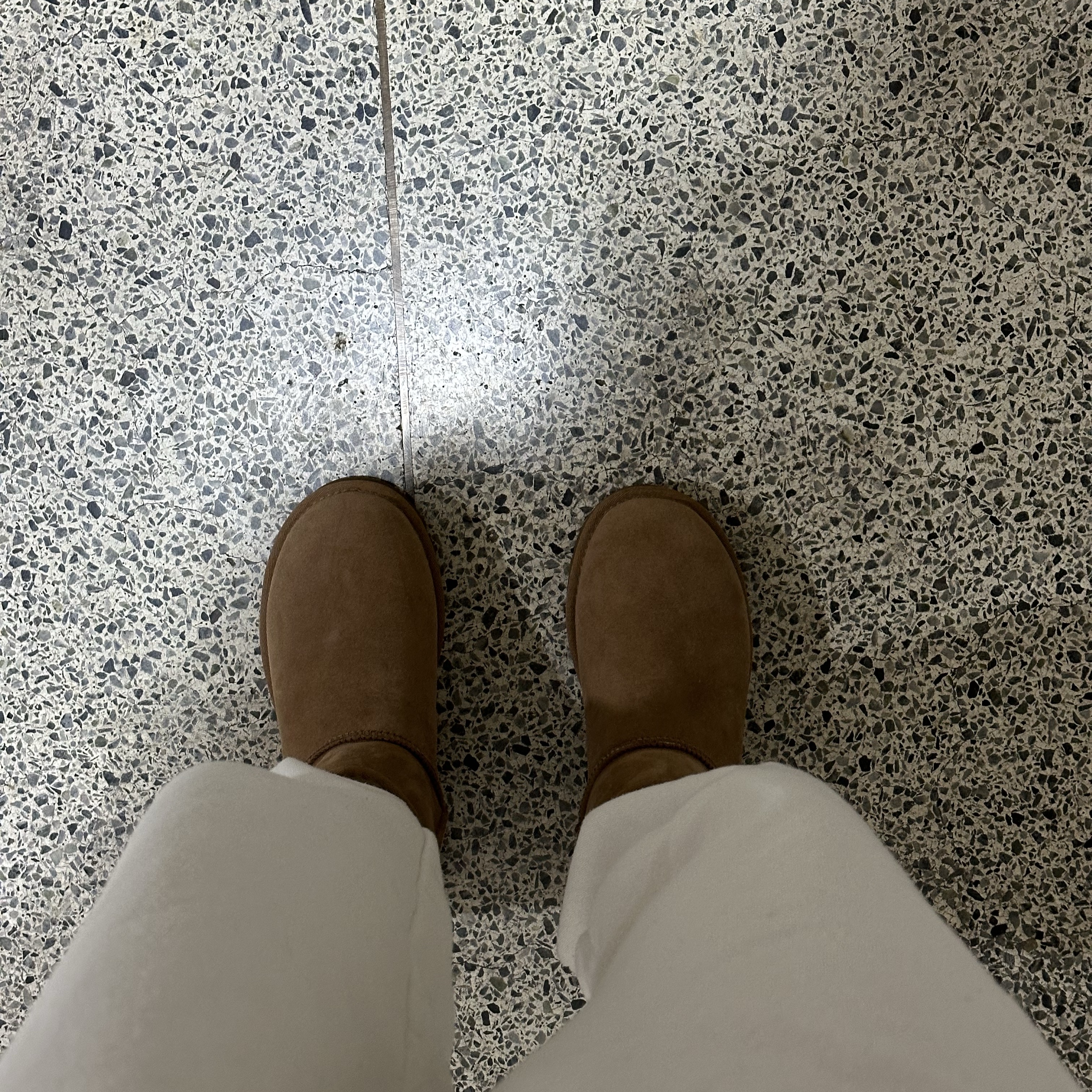 (W) UGG Classic Mini II Boots Chestnut 착용 스타일 - 2