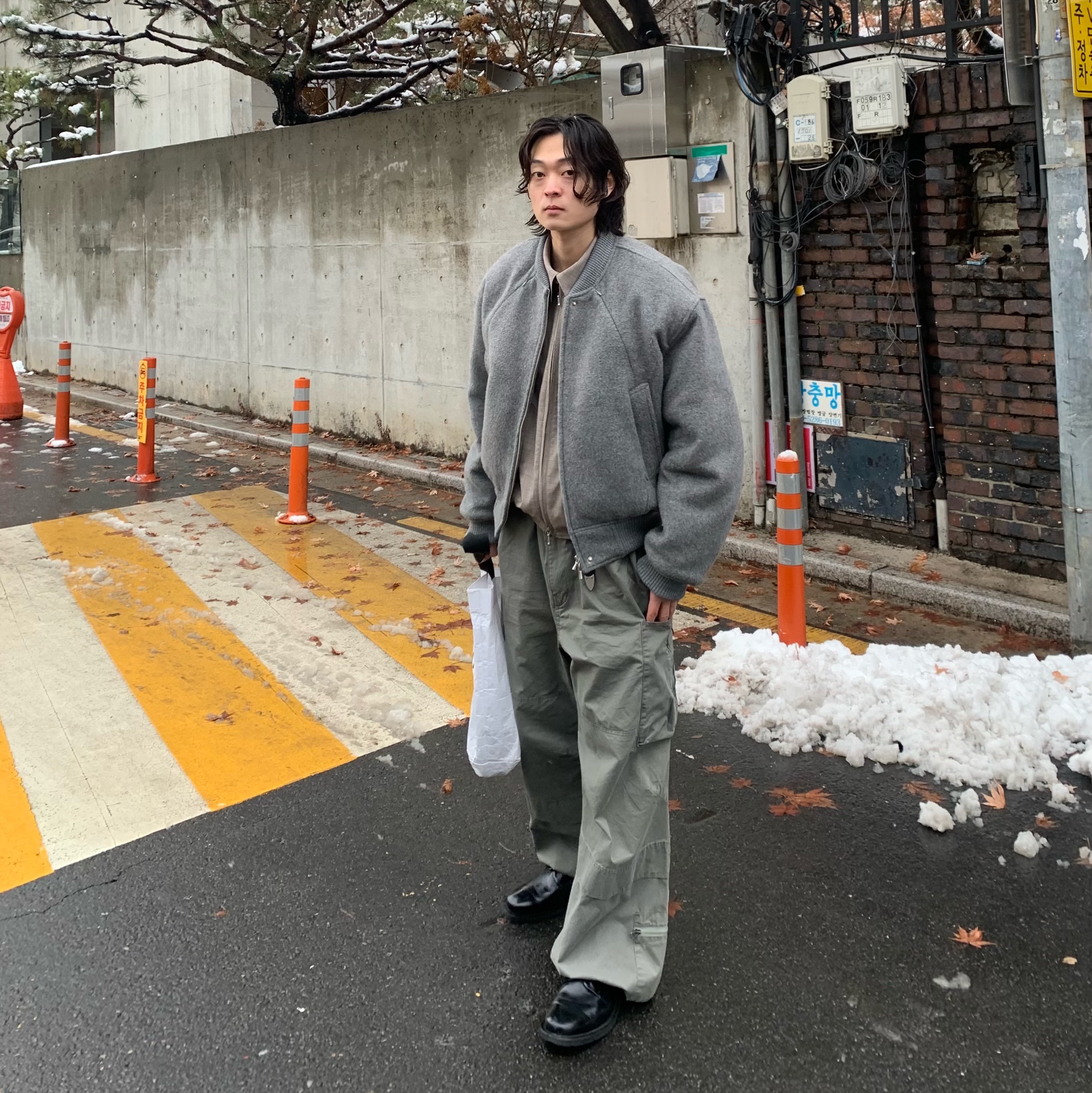 STU Padded Bomber Grey 착용 스타일 - 1