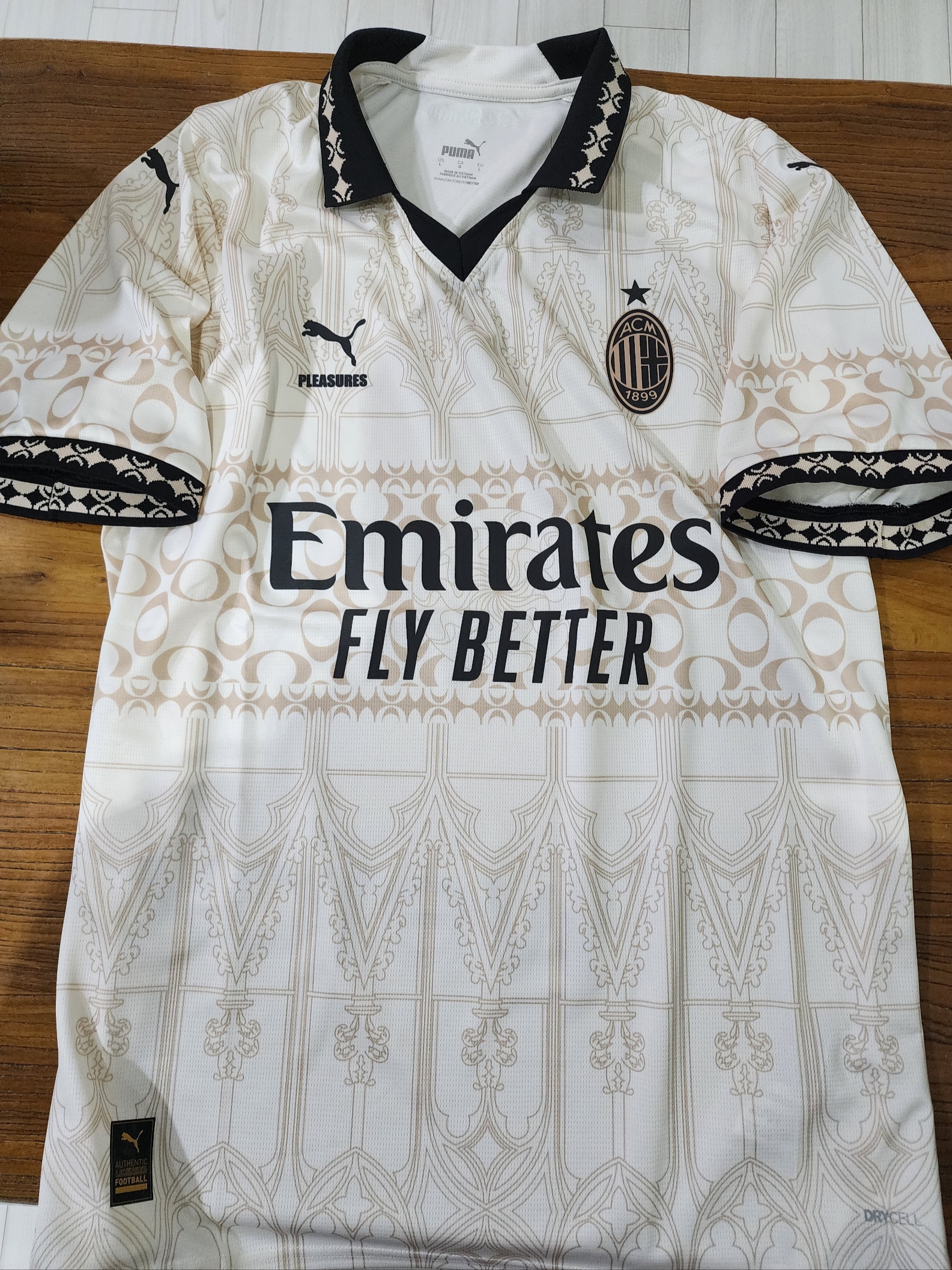 Puma x Pleasures AC Milan  2023/24 4th Jersey Replica Pristine Granola (Non Marking Ver.) 착용 스타일