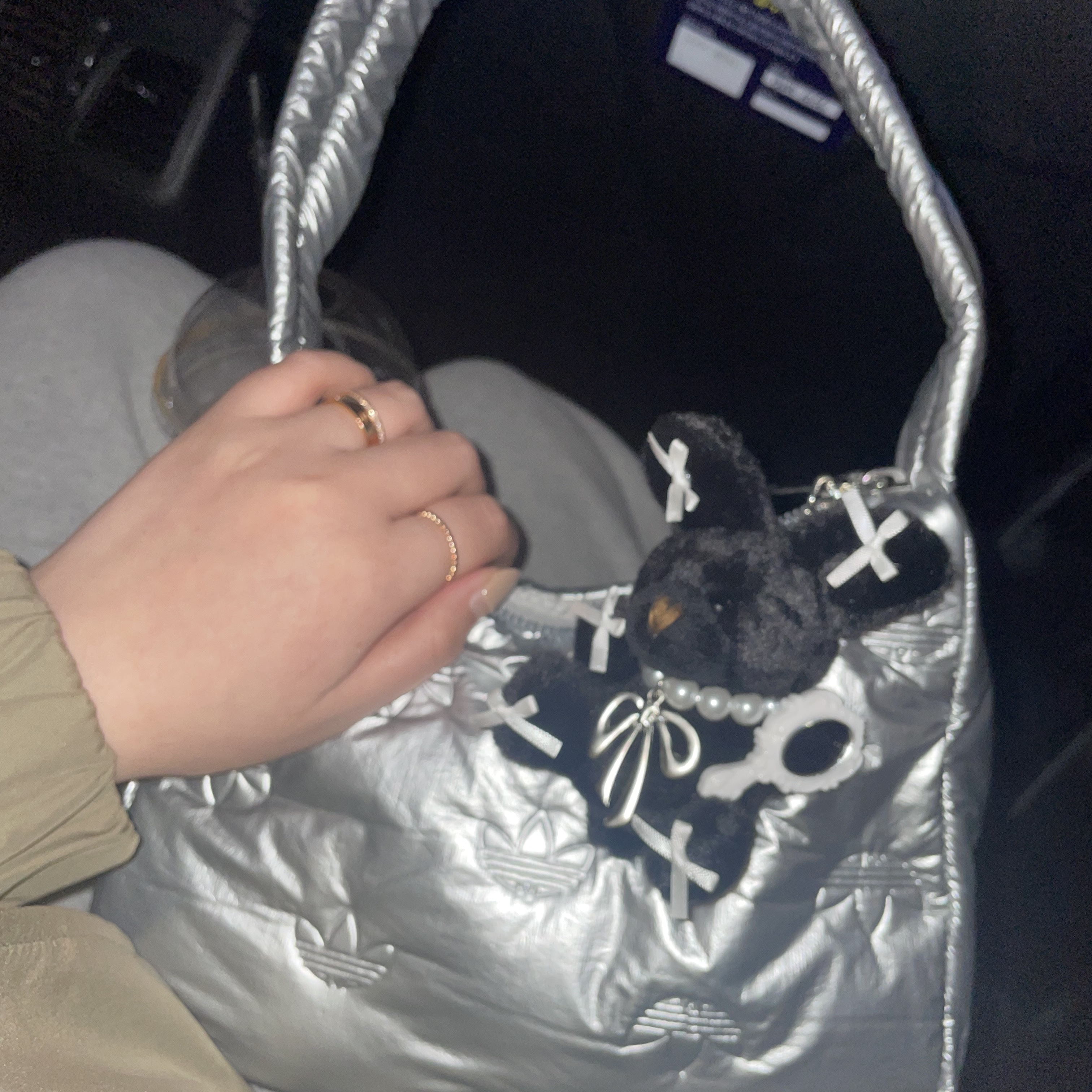 Adidas Puffy Satin Mini Shoulder Bag Silver Metallic 착용 스타일