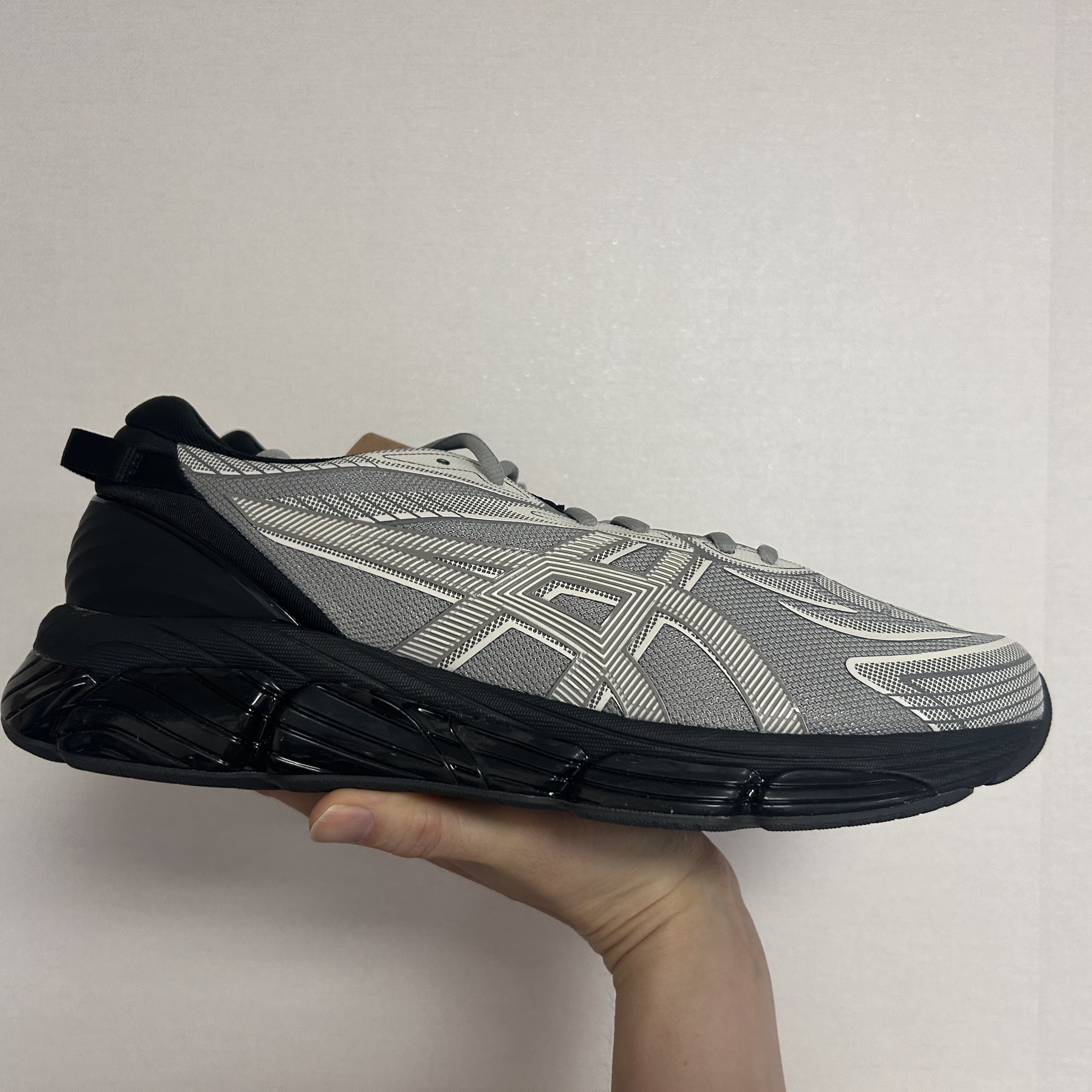 Asics x C.P. Company Gel-Quantum 360 VIII Cement Grey 착용 스타일 - 1