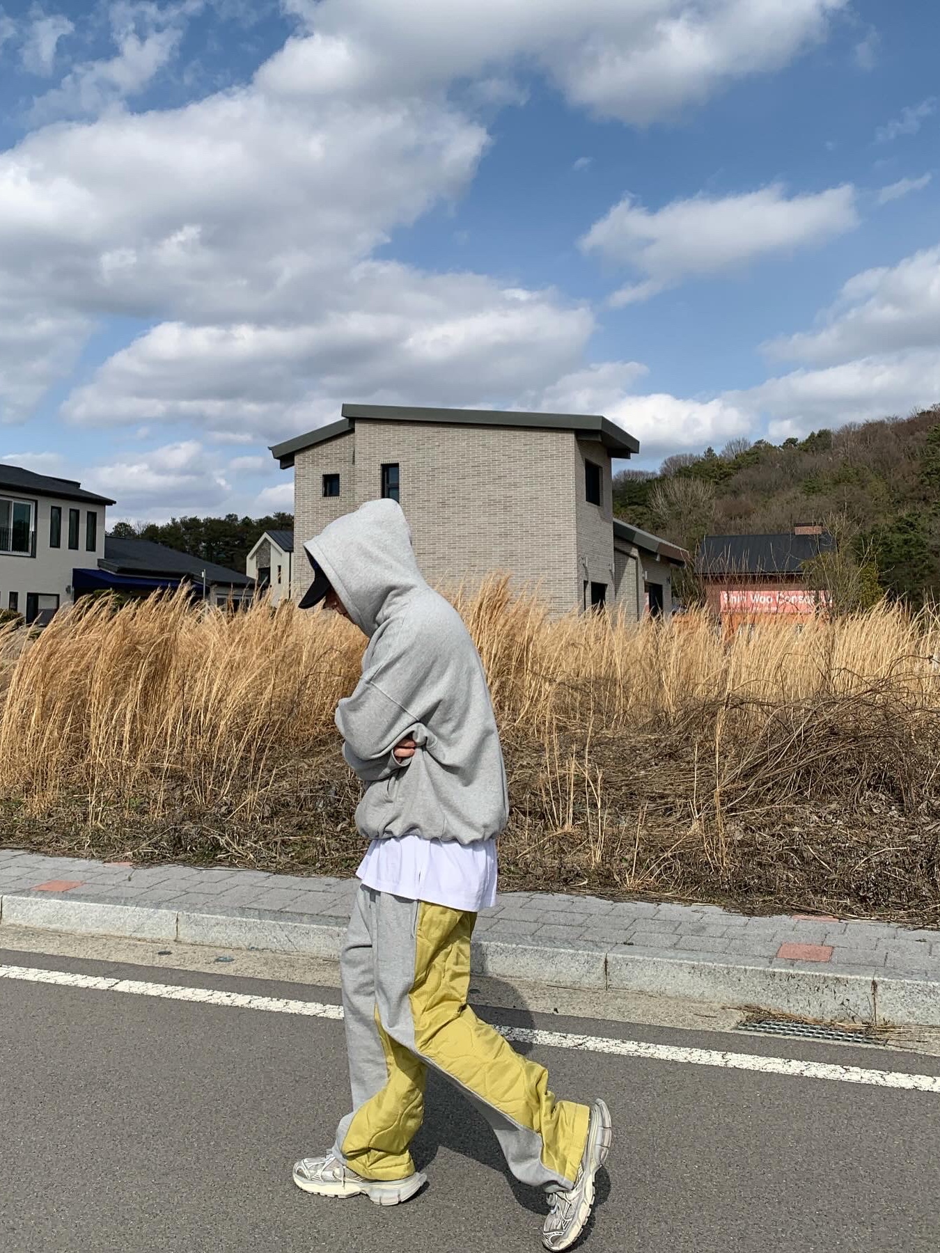 Balenciaga 3XL Sneakers Light Beige 착용 스타일 - 3