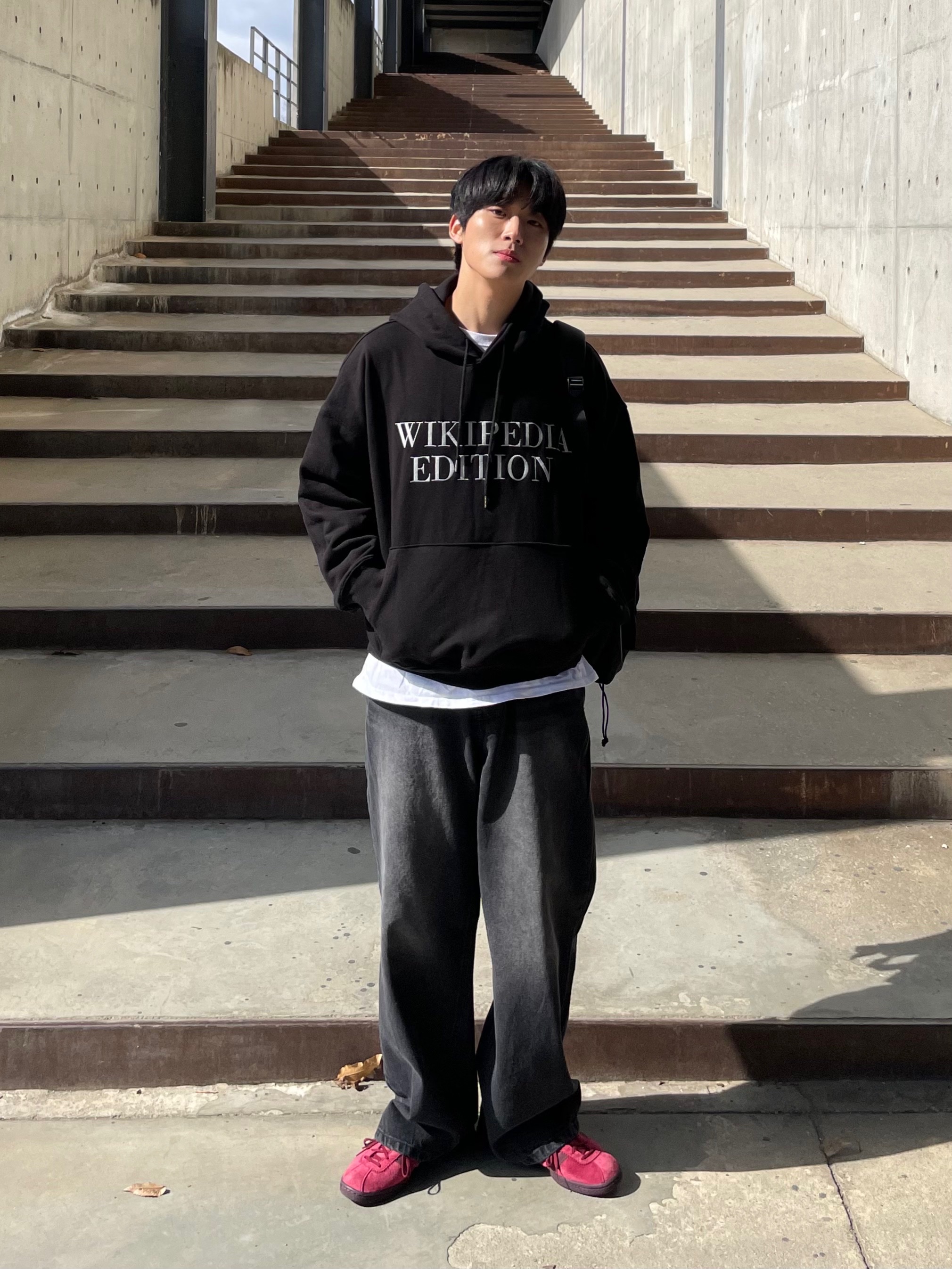 Adidas Tobacco Gruen Collegiate Burgundy, Apple AirPods Max Lightning Silver (Korean Ver.) 착용 스타일 - 2