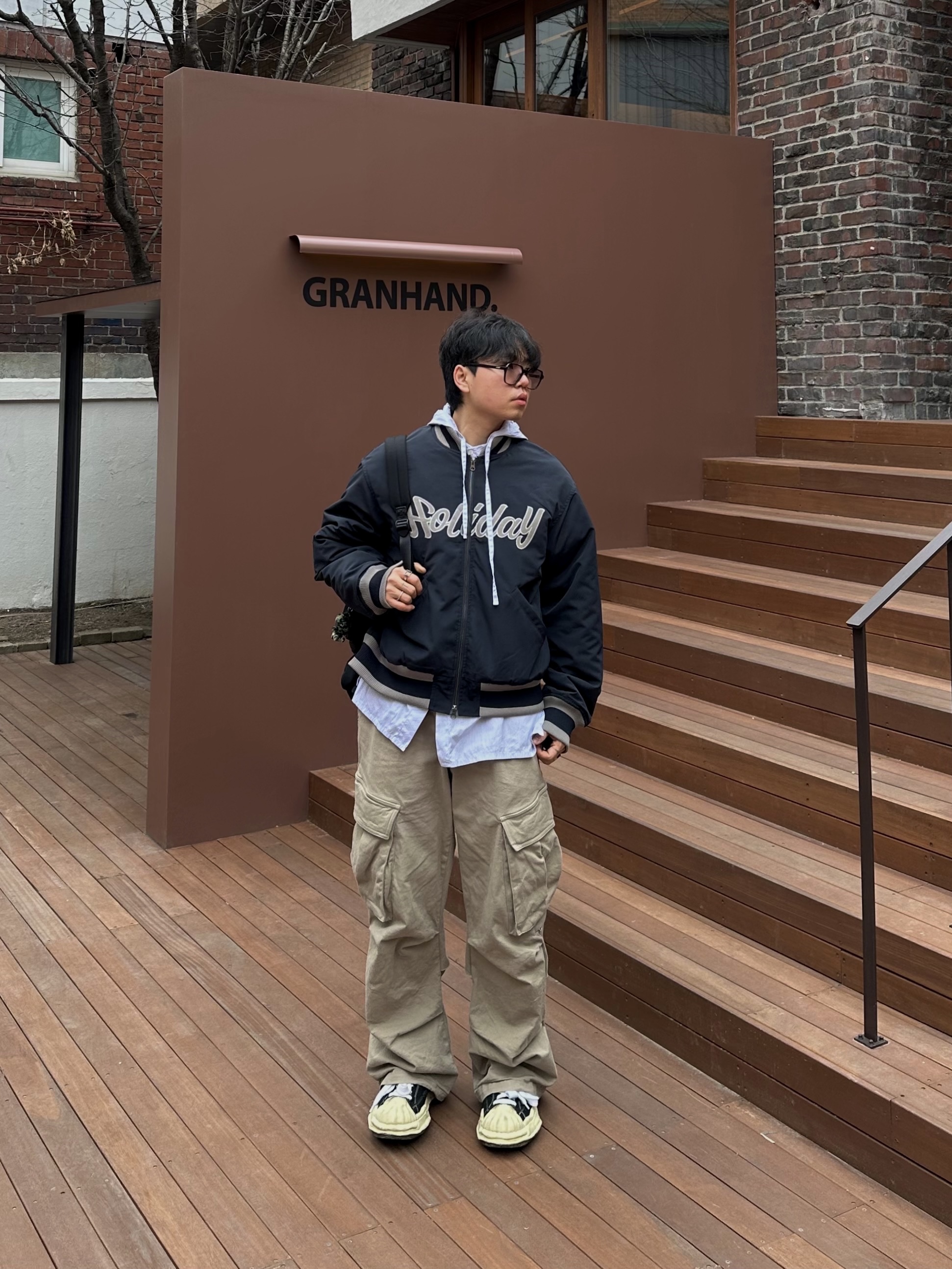 Maison Mihara Yasuhiro Peterson OG Sole Canvas Low Sneakers Black, Maison Mihara Yasuhiro Peterson VL OG Sole Canvas Low-top Sneakers Black 착용 스타일 - 1