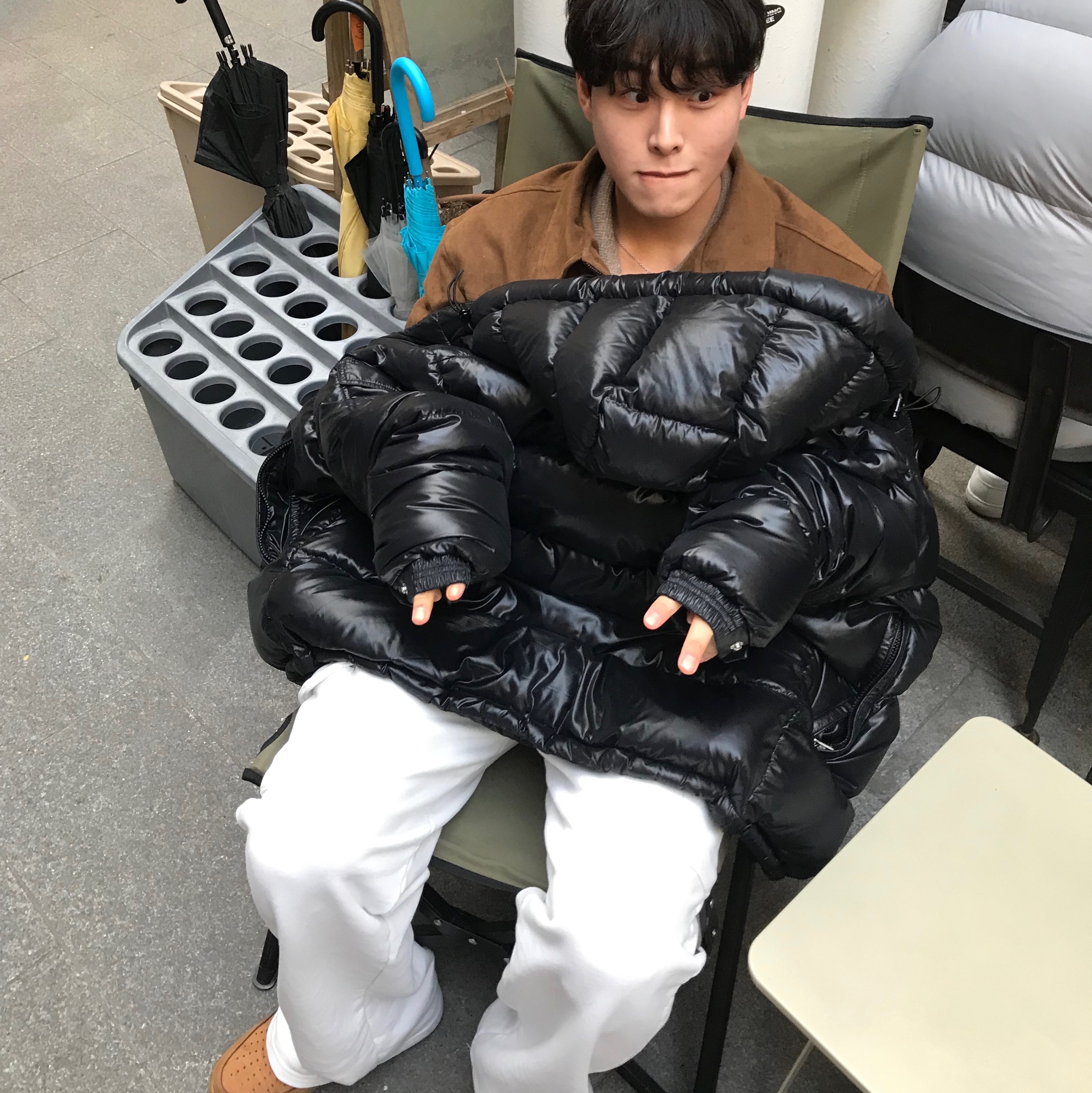 Moncler Maya Short Down Jacket Night Blue - 21FW, Nike Court Vision Low Flax 착용 스타일