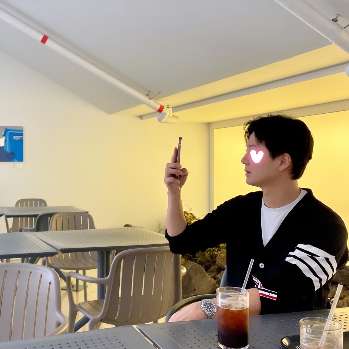 Thom Browne Sustainable Fine Merino Wool 4-Bar Classic Cardigan Navy, Thom Browne Sustainable Fine Merino Wool 4-Bar Classic Cardigan Dark Grey 착용 스타일 - 1