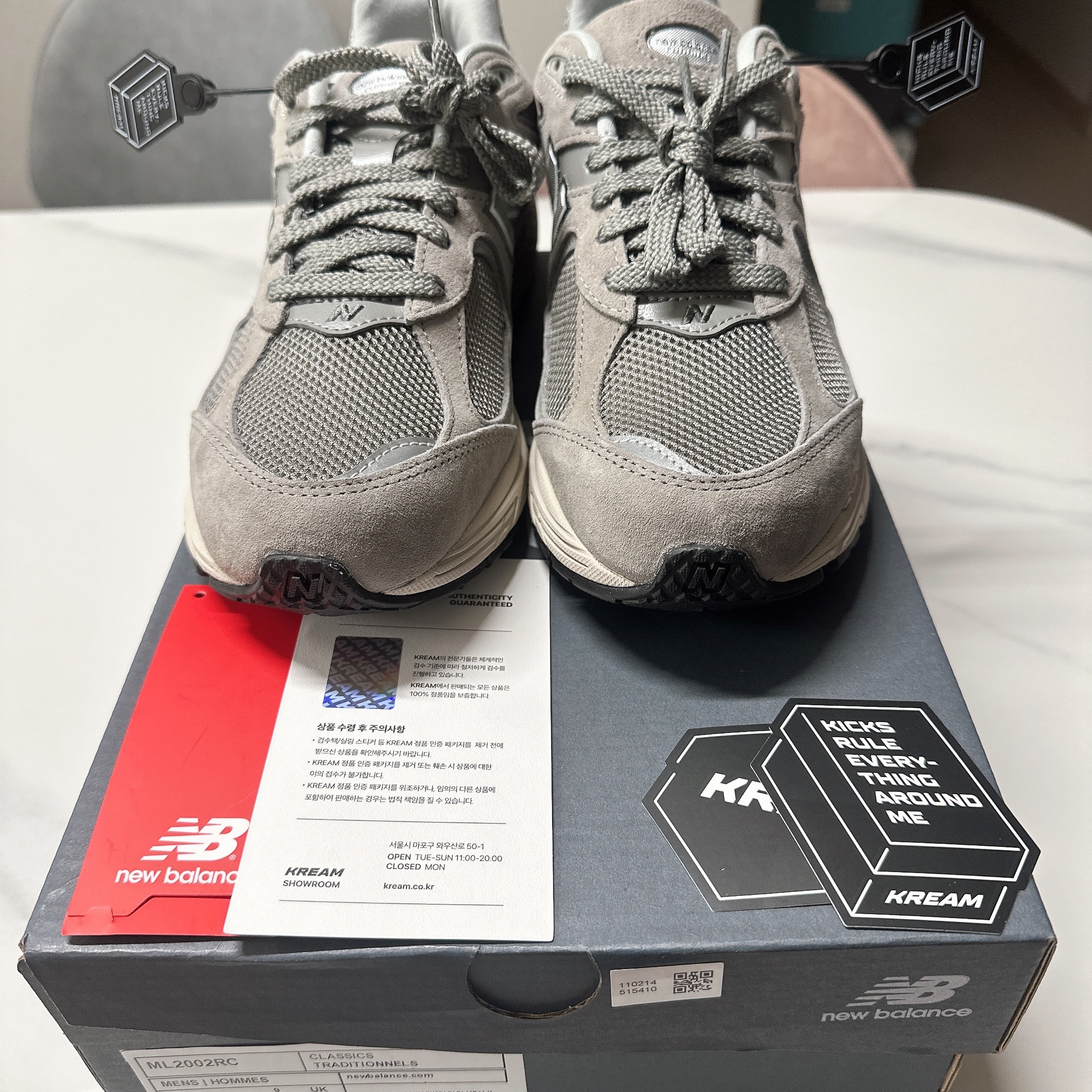 New Balance 2002R Grey 착용 스타일 - 4