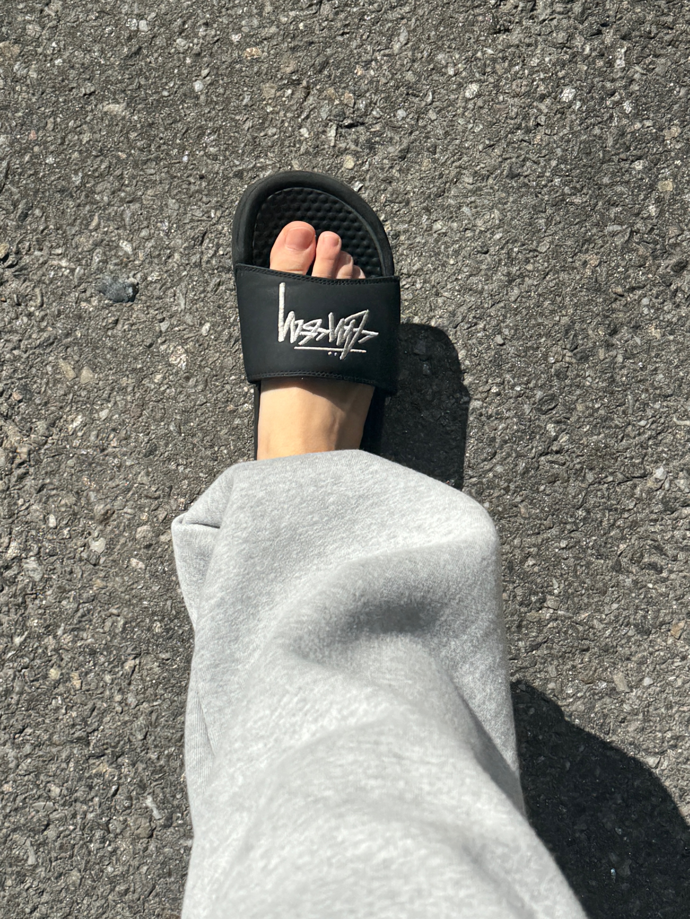 Nike x Stussy Benassi Slide Black, Nike x Stussy Benassi Slide Off Noir 착용 스타일