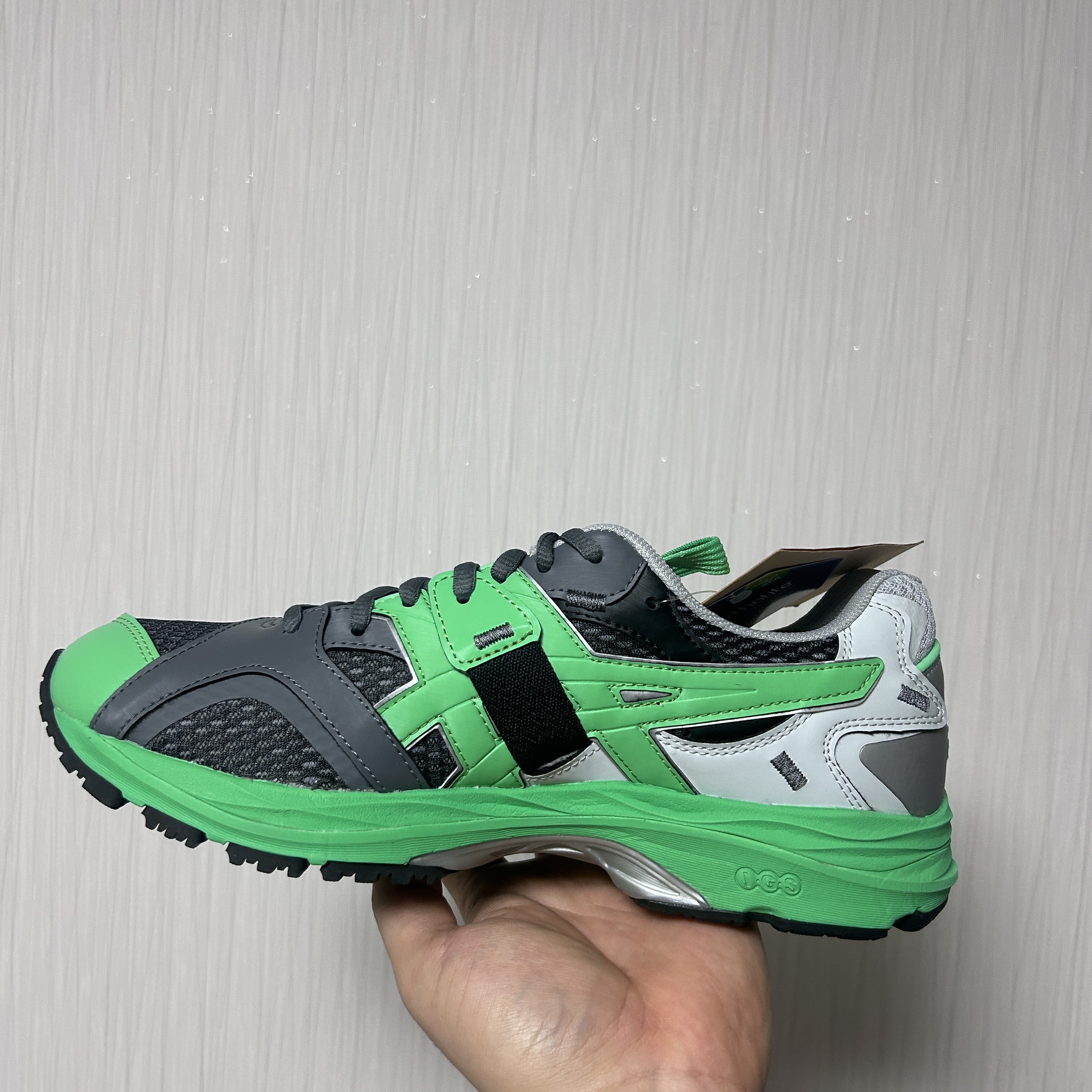 Asics HS2-S Gel-MC Plus Sea Glass Graphite Grey 착용 스타일 - 3