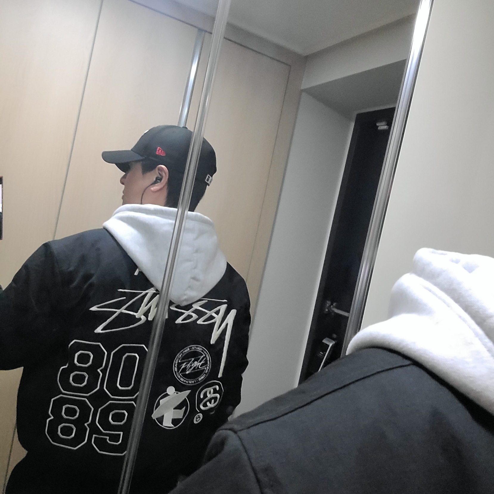 Nike x Stussy Reversible Jacket Black (FJ9153-010) 착용 스타일 - 3