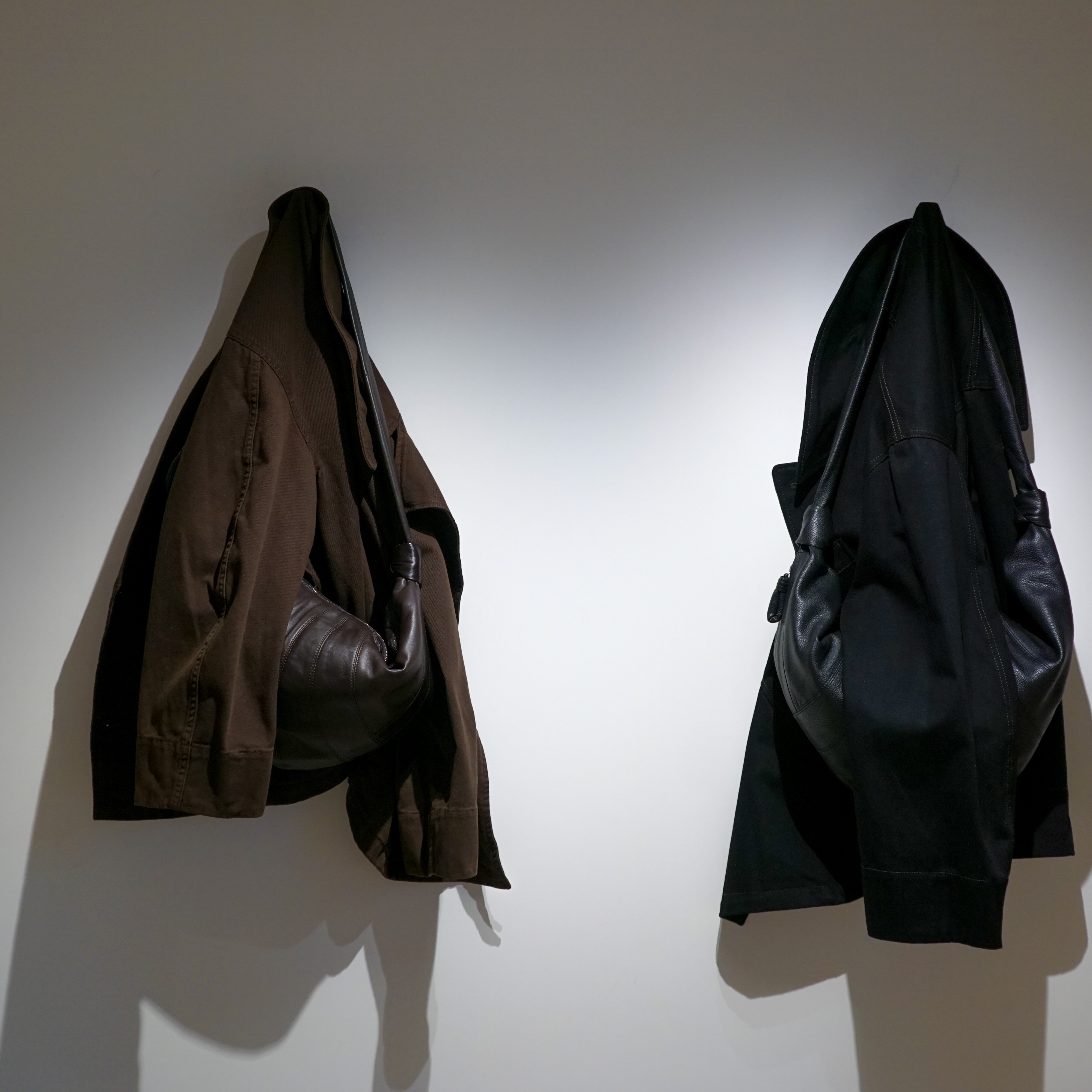 Lemaire Small Croissant Bag Coated Cotton Black, Lemaire Small Soft Game Bag Nylon Canvas Espresso - Ssense Exclusive 착용 스타일