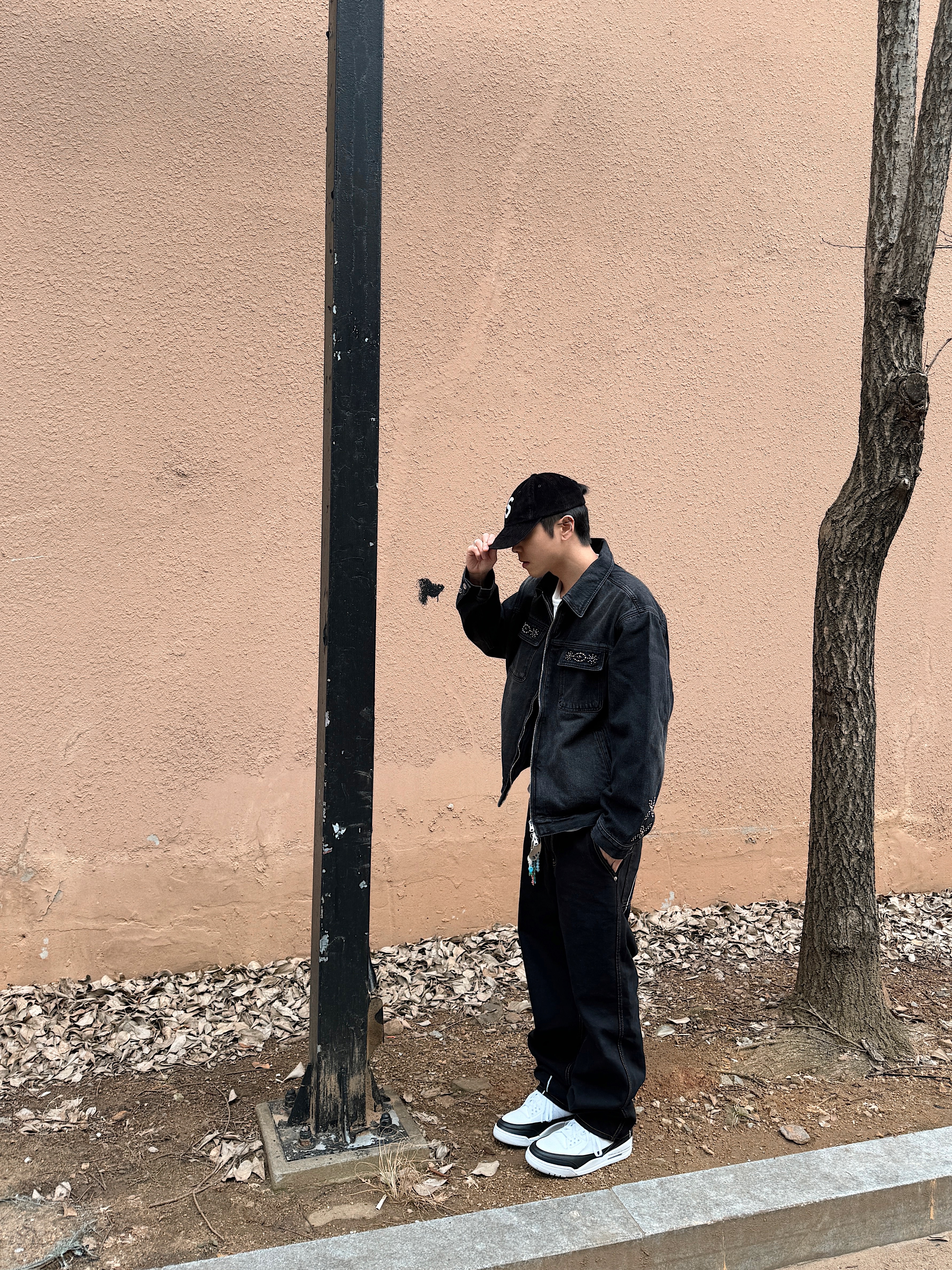Supreme Corduroy S Logo 6-Panel Black - 23FW, Jordan 3 x Fragment Retro SP White Black 착용 스타일 - 5