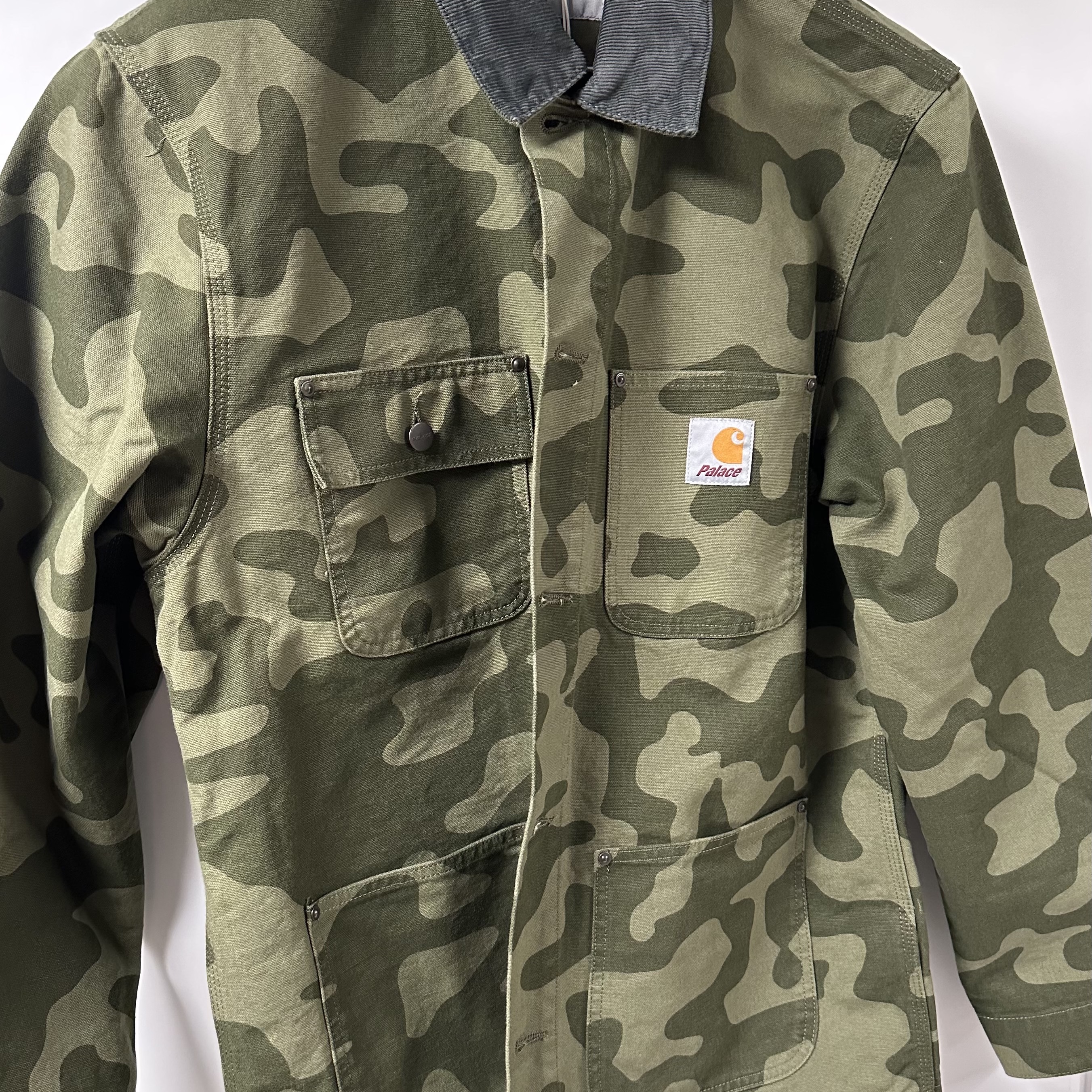 Palace x Carhartt WIP Michigan Coat Dollar Green Camo - 23FW 착용 스타일 - 1