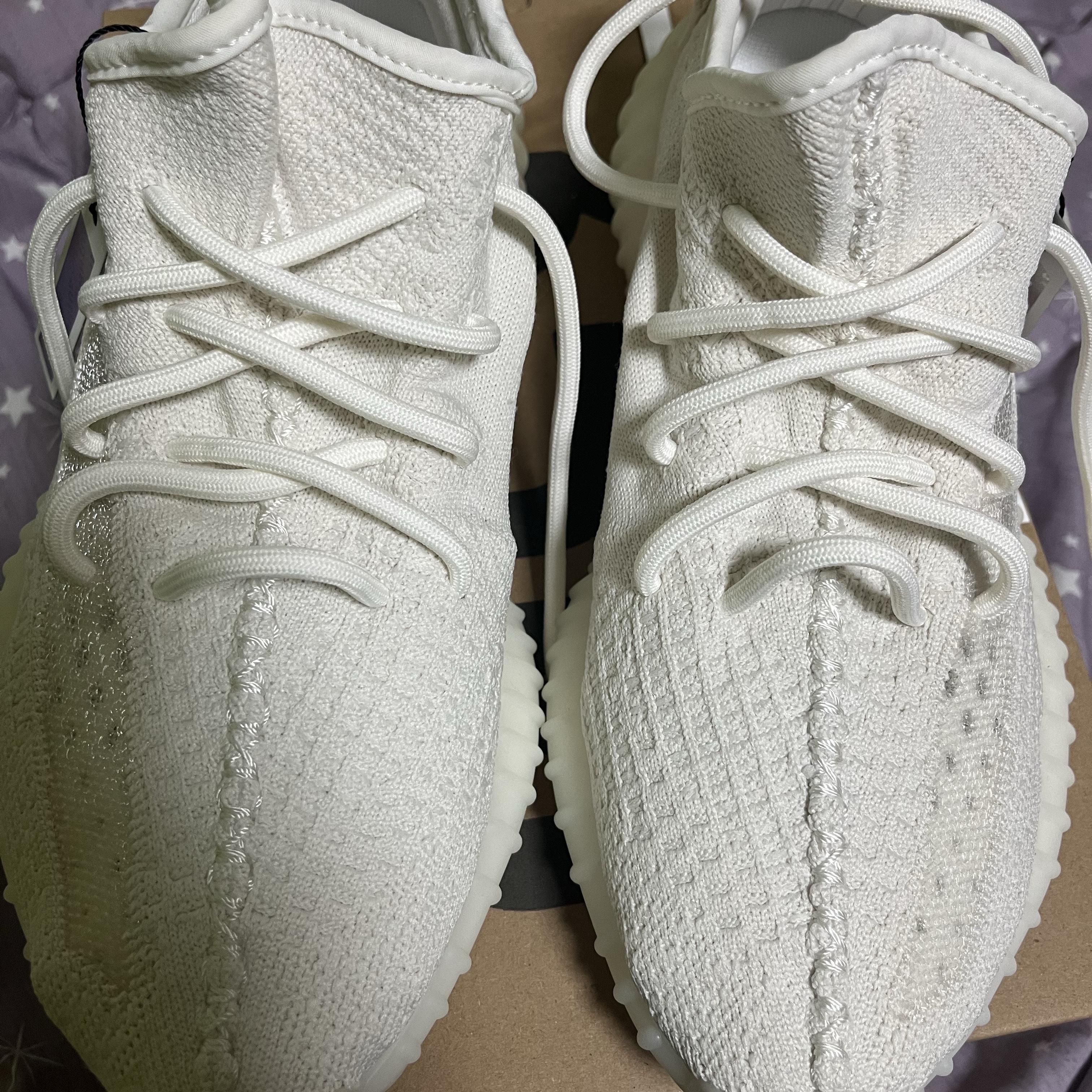 Adidas Yeezy Boost 350 V2 Bone 착용 스타일