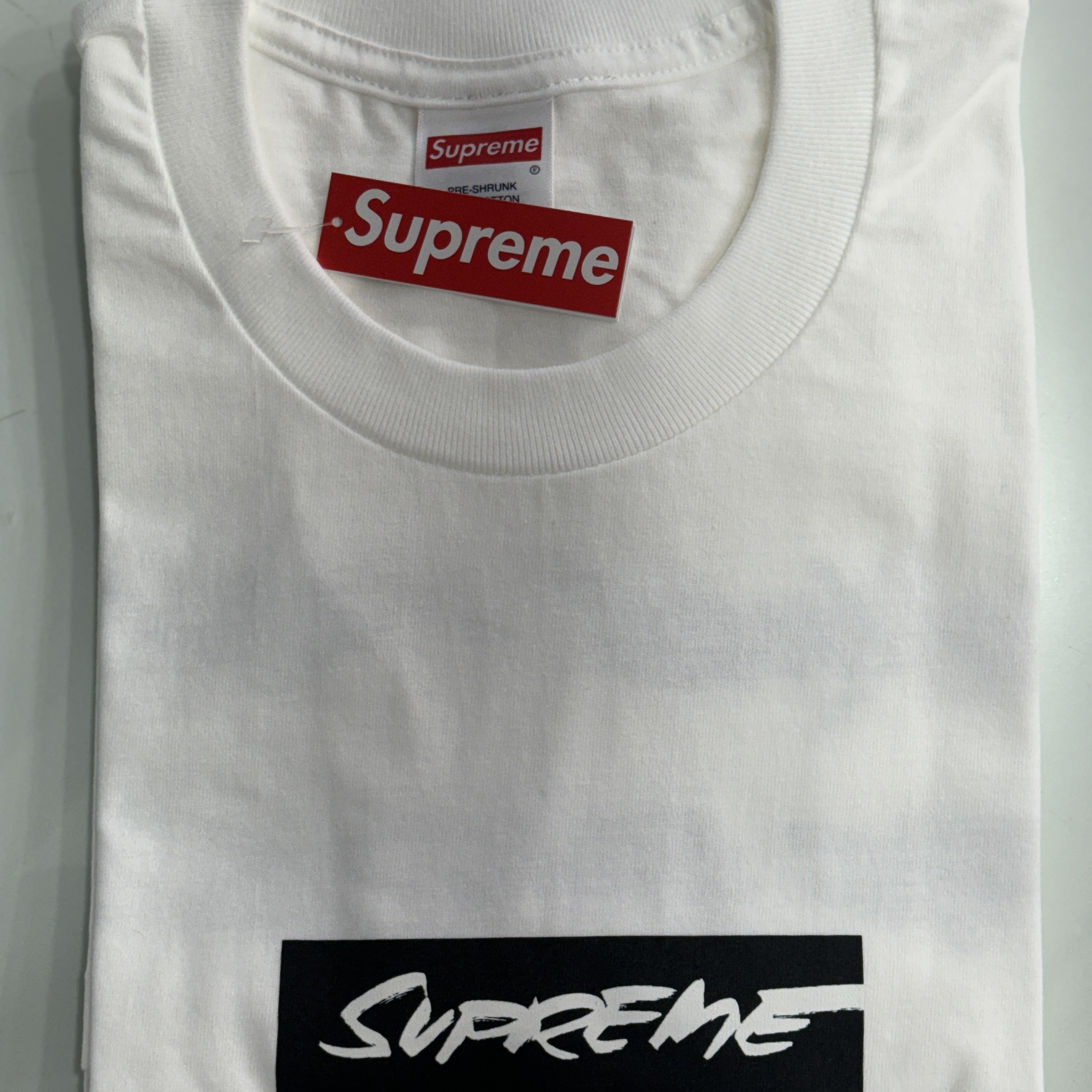 Supreme Futura Box Logo T-Shirt White - 24SS 착용 스타일