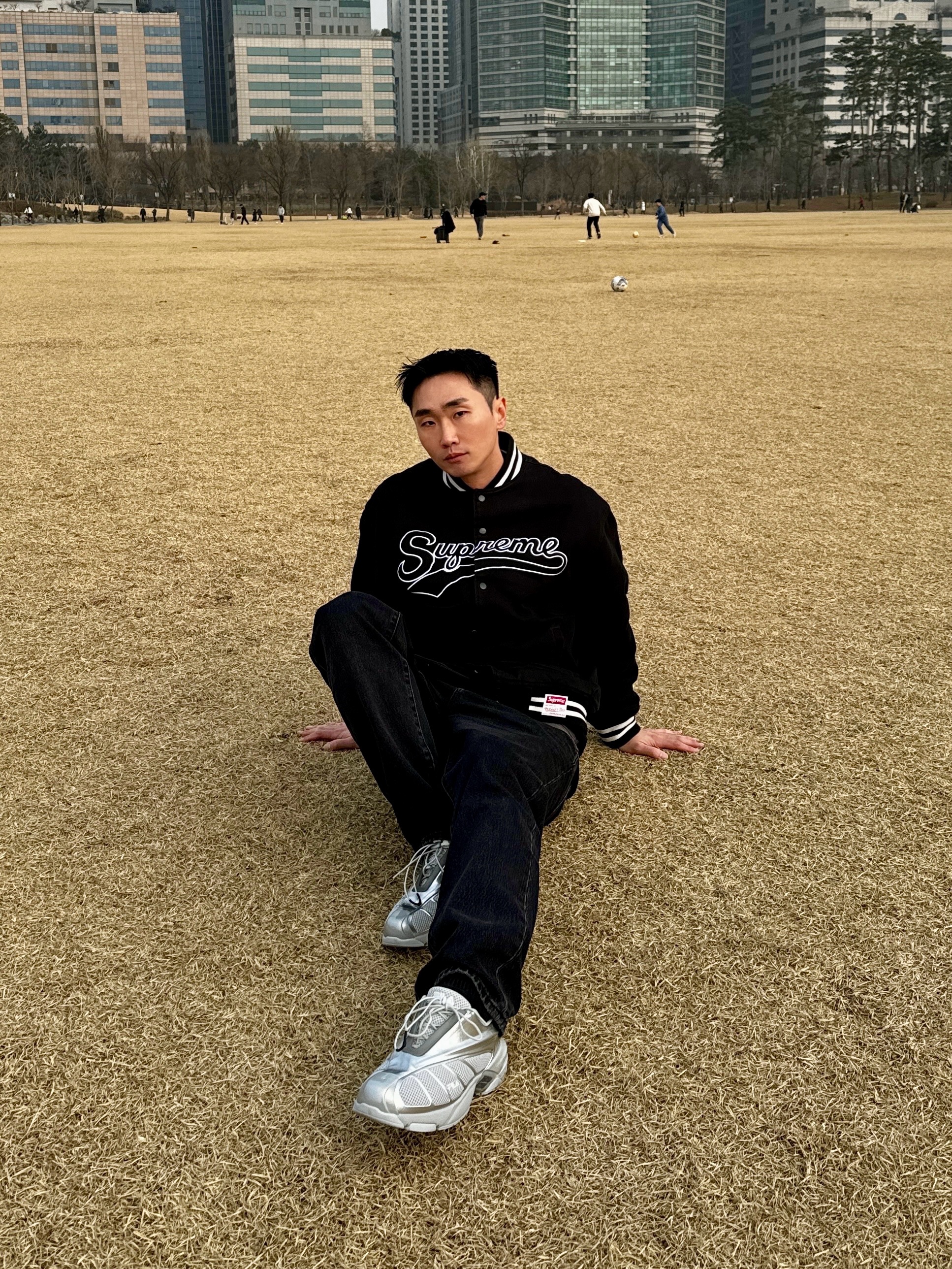 Fila Replica 2002 Grey White, Supreme Mitchell & Ness Doughboy Twill Varsity Jacket Black - 22FW 착용 스타일 - 1