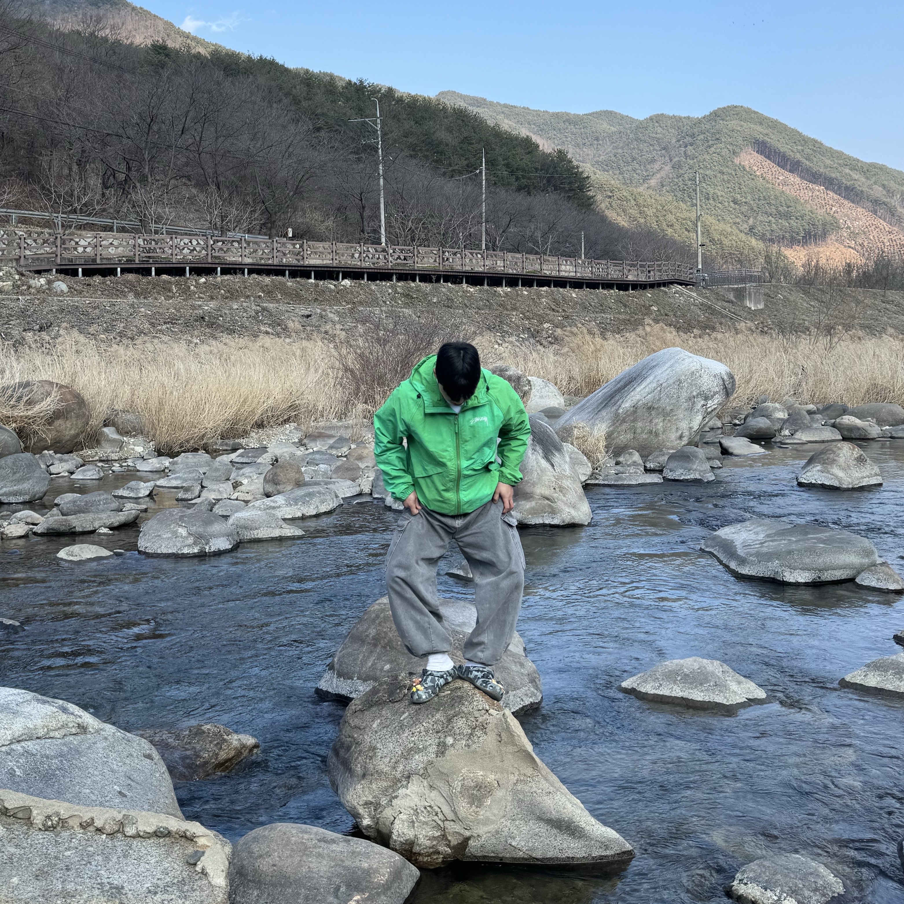 Stussy Wave Dye Beach Shell Jacket Green 착용 스타일