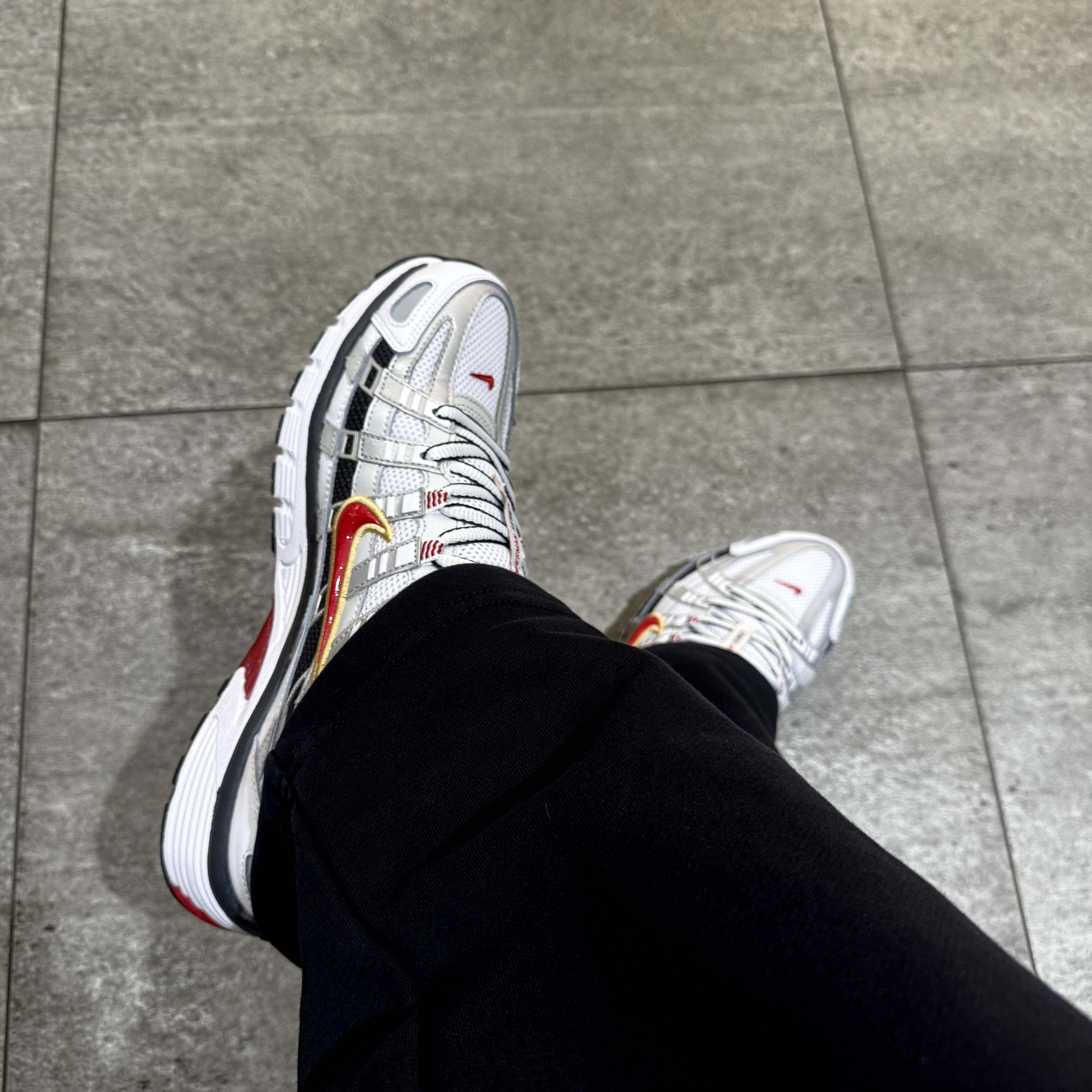 Nike P-6000 White Varsity Red 착용 스타일